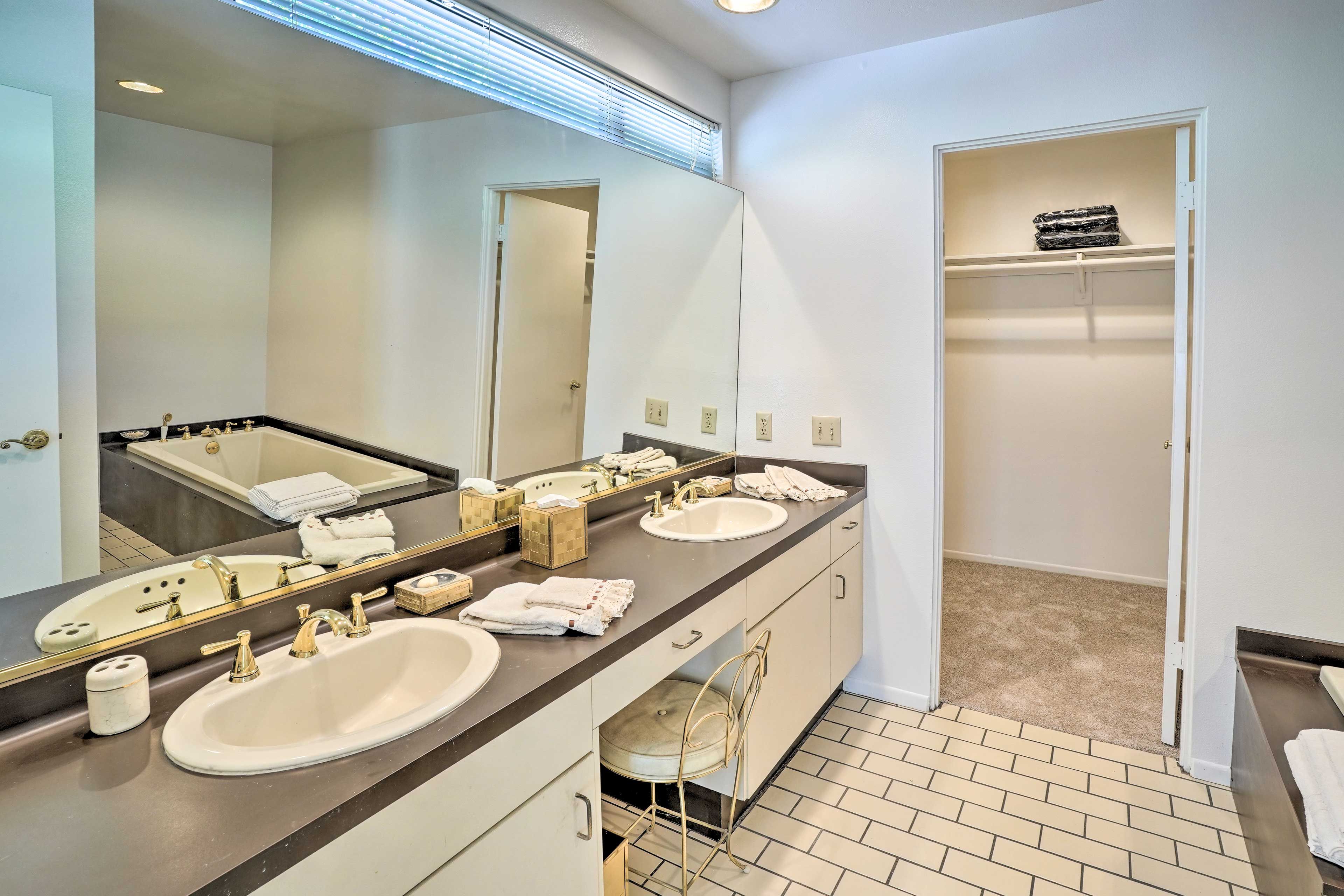 En-Suite Bathroom | Towels Provided