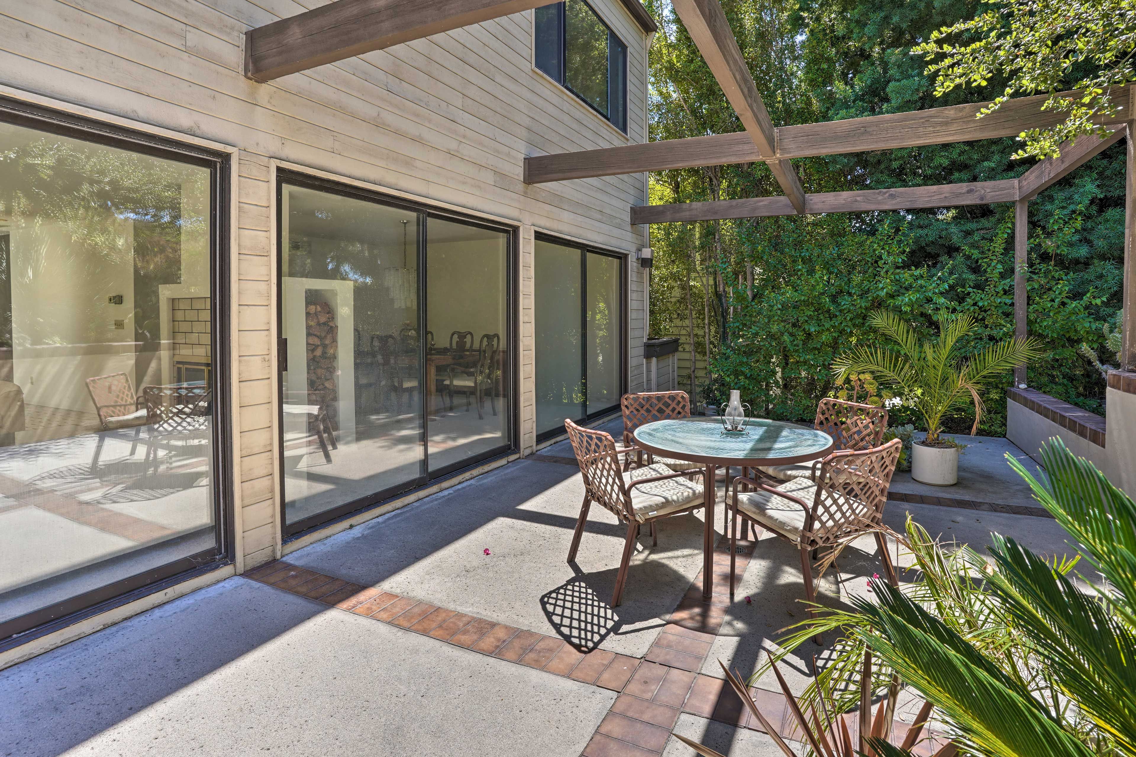 Patio | Outdoor Seating Area