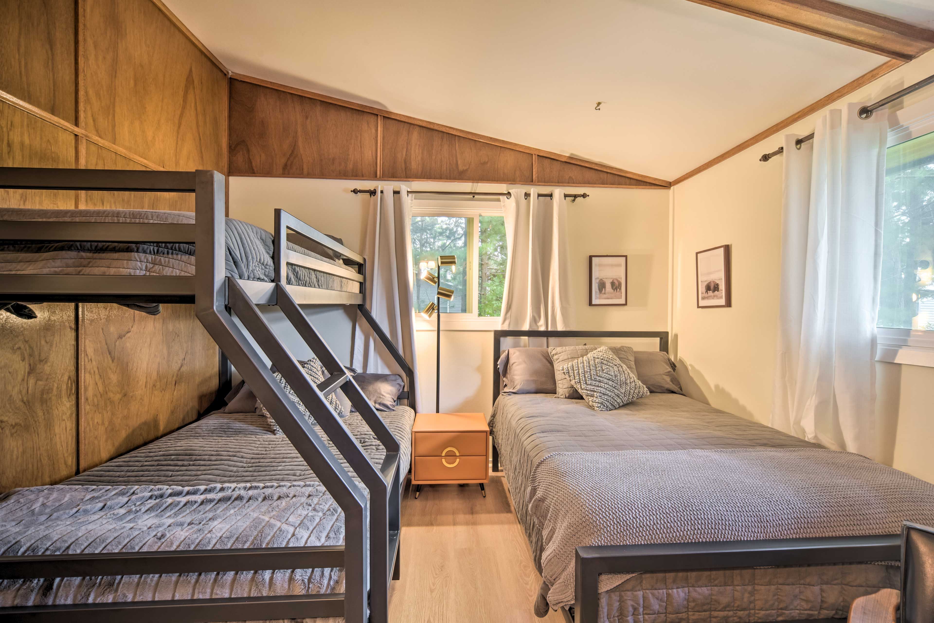 Bedroom 2 | Full Bed | Twin/Full Bunk Bed