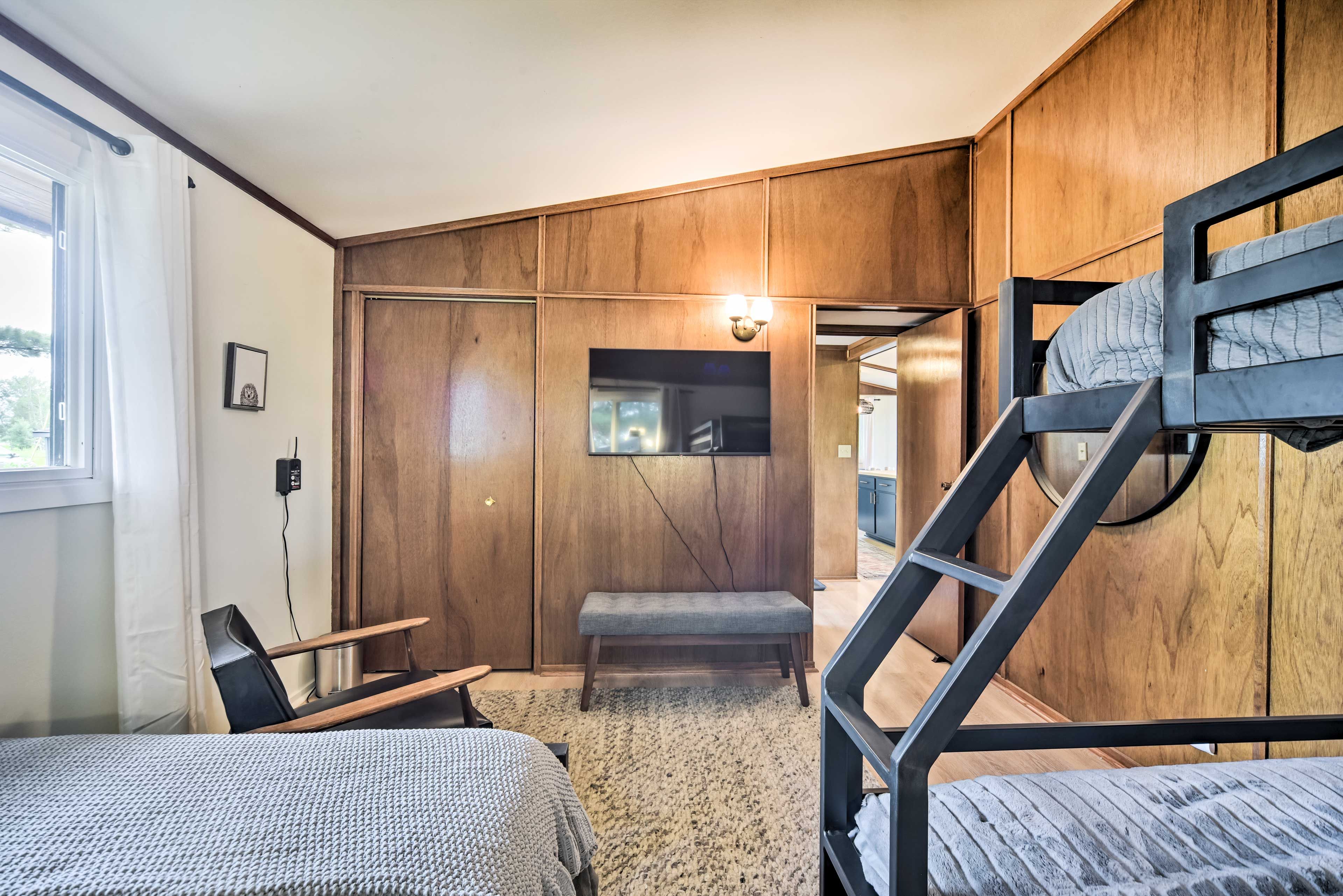 Bedroom 2 | Smart TV