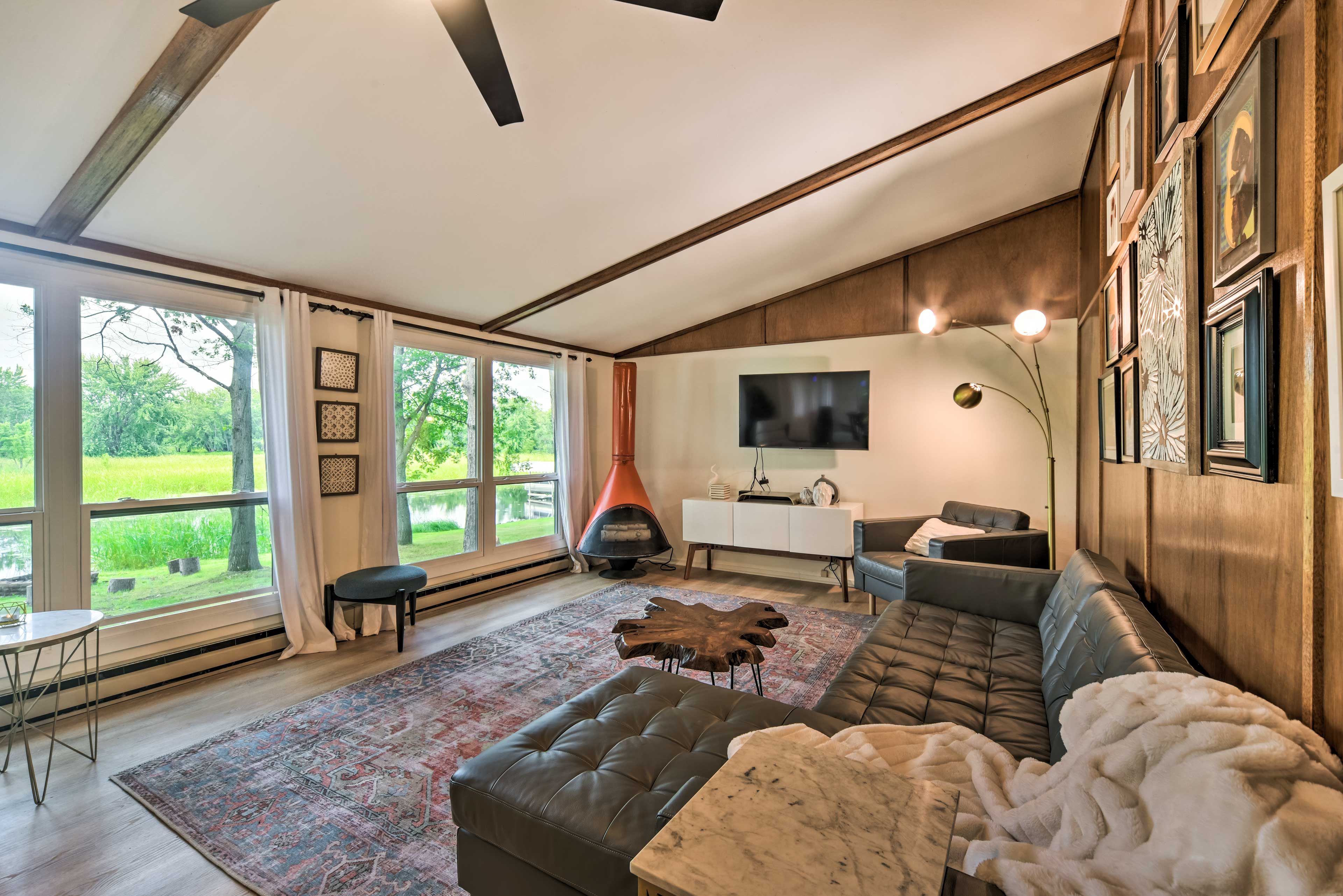 Living Room | Smart TV