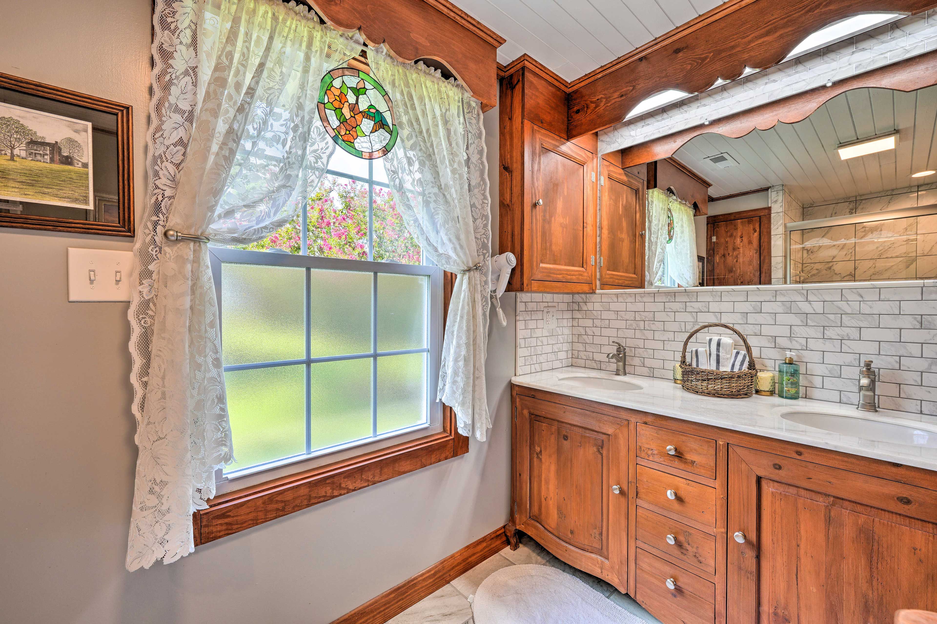 En-Suite Bathroom | Grab Rails in Shower