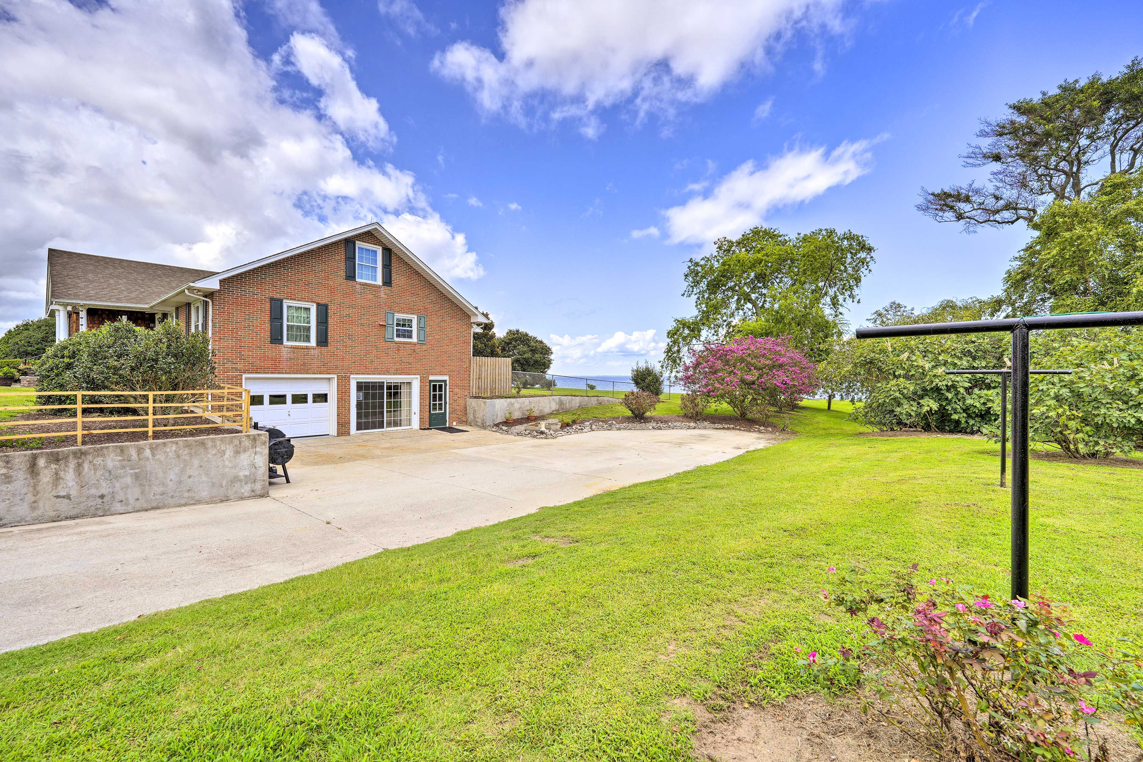 Property Exterior | Overflow Parking for Vehicles, RVs & Boat Trailers