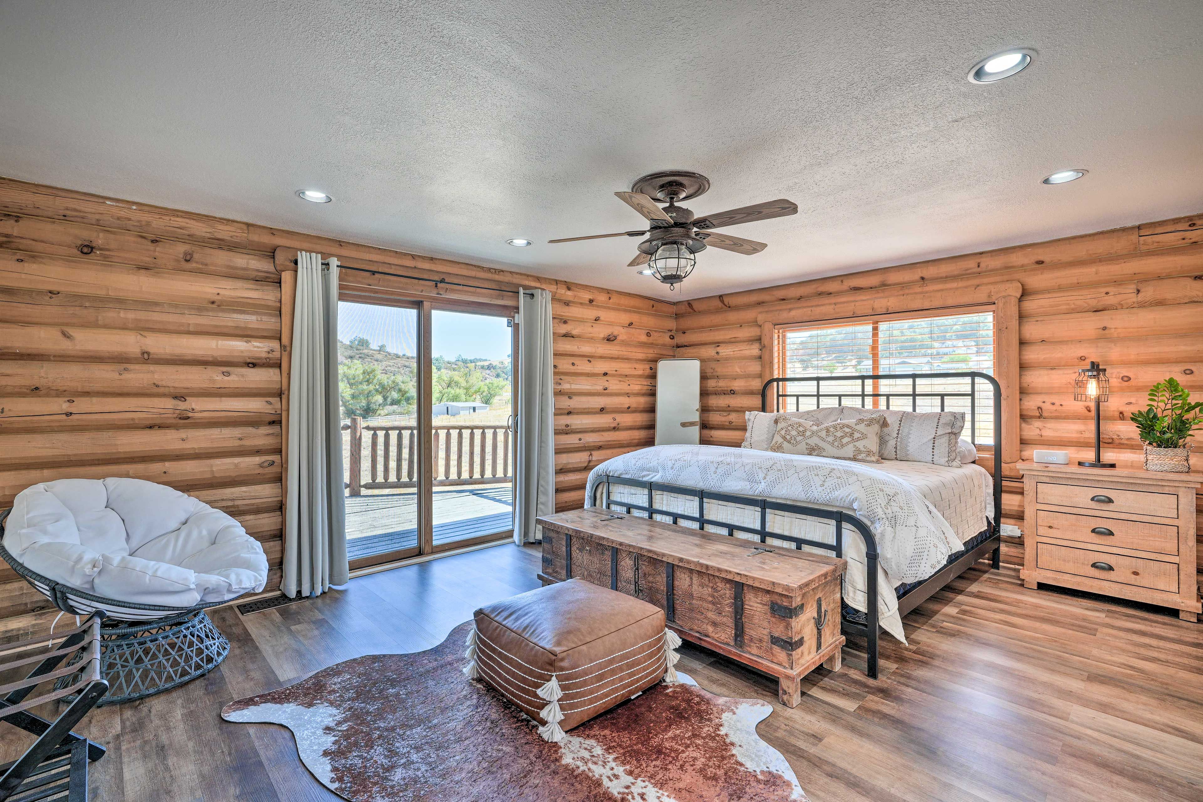 Bedroom 1 | Queen Bed | 1st Floor