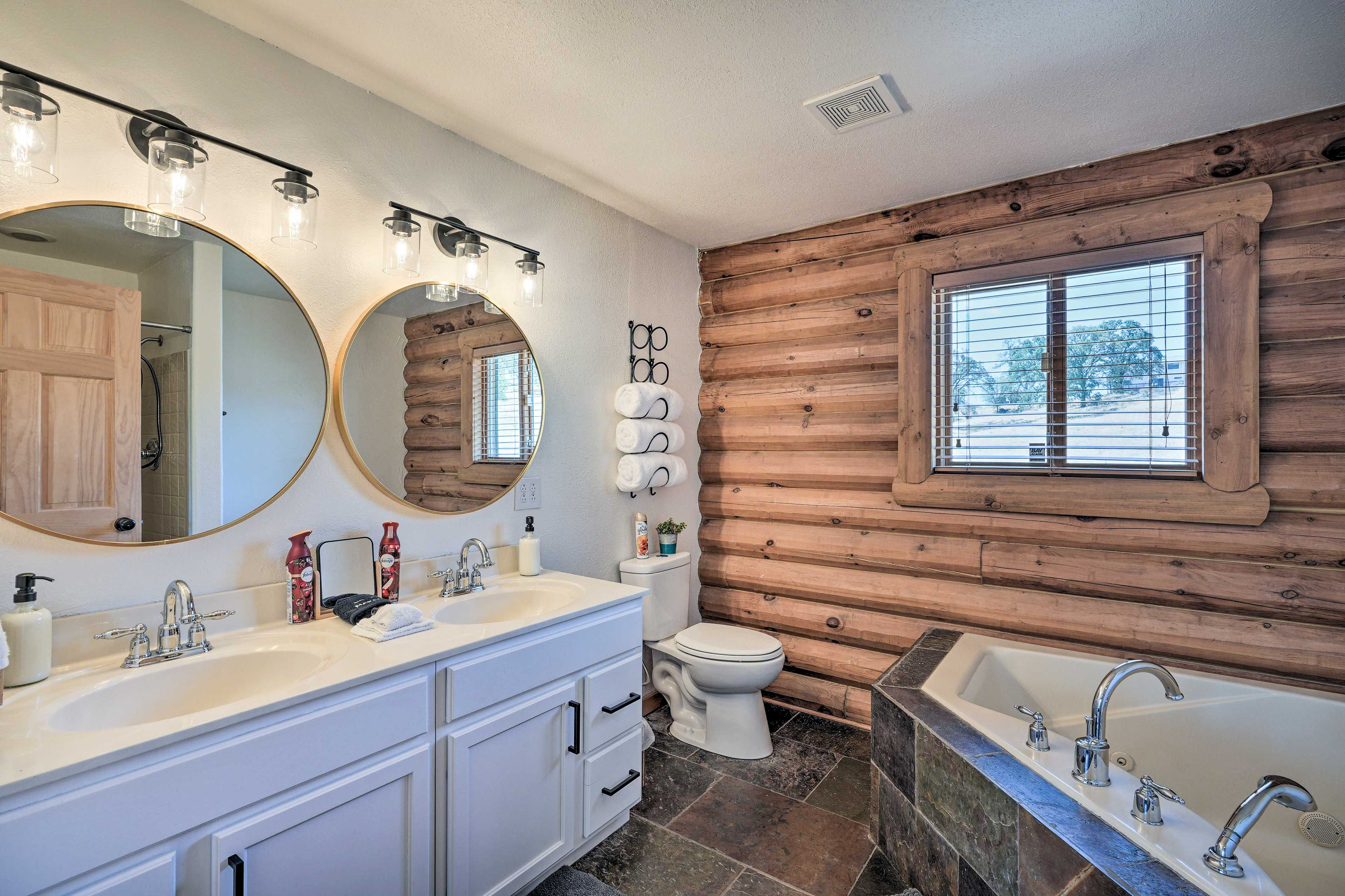 Full Bathroom | Jetted Tub