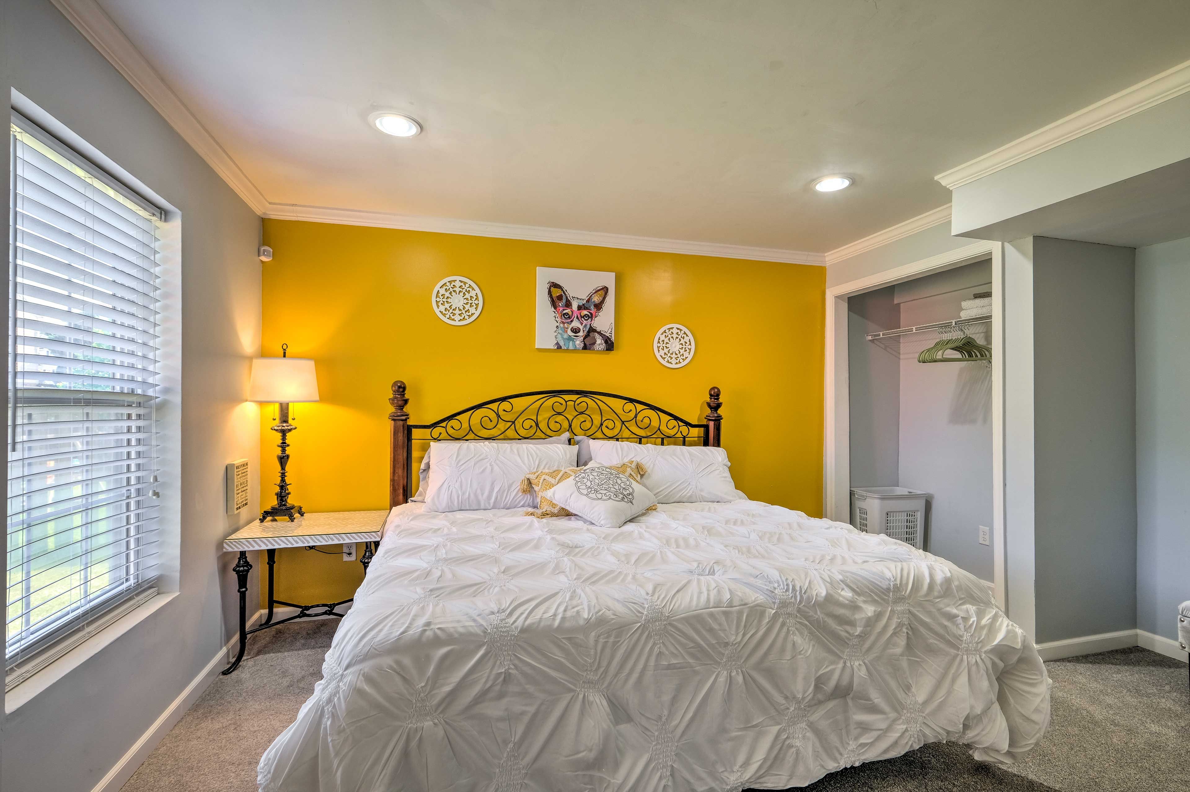 Bedroom | King Bed | Linens Provided