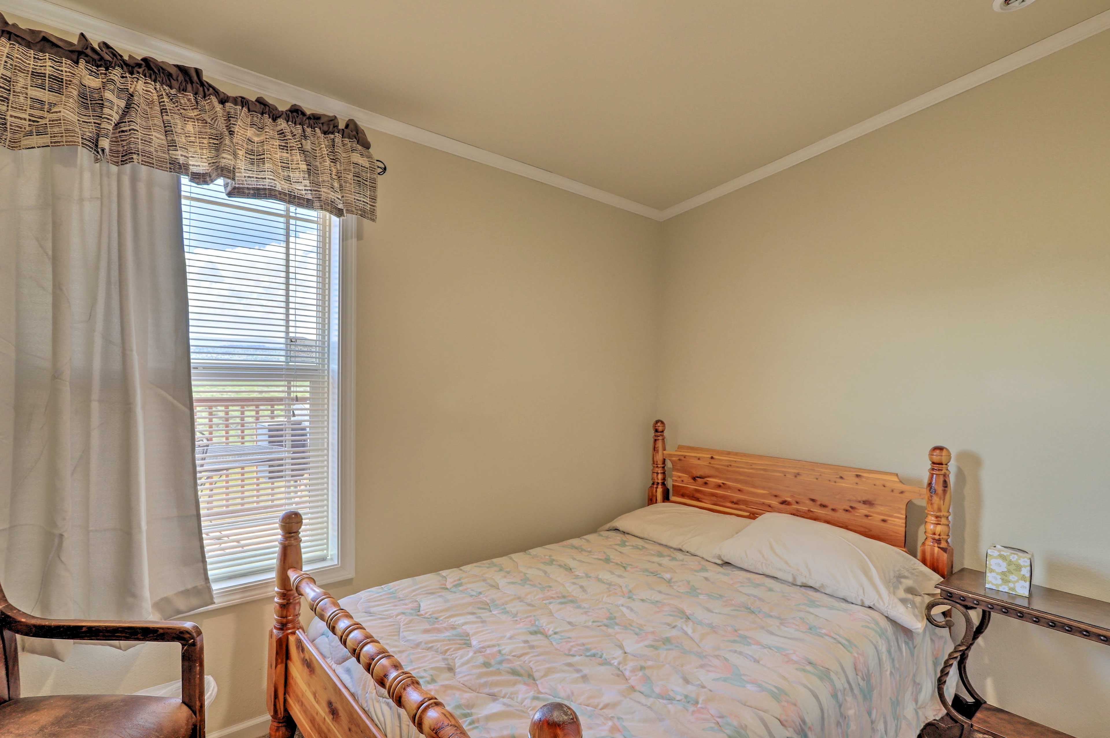 Bedroom 4 | Queen Bed