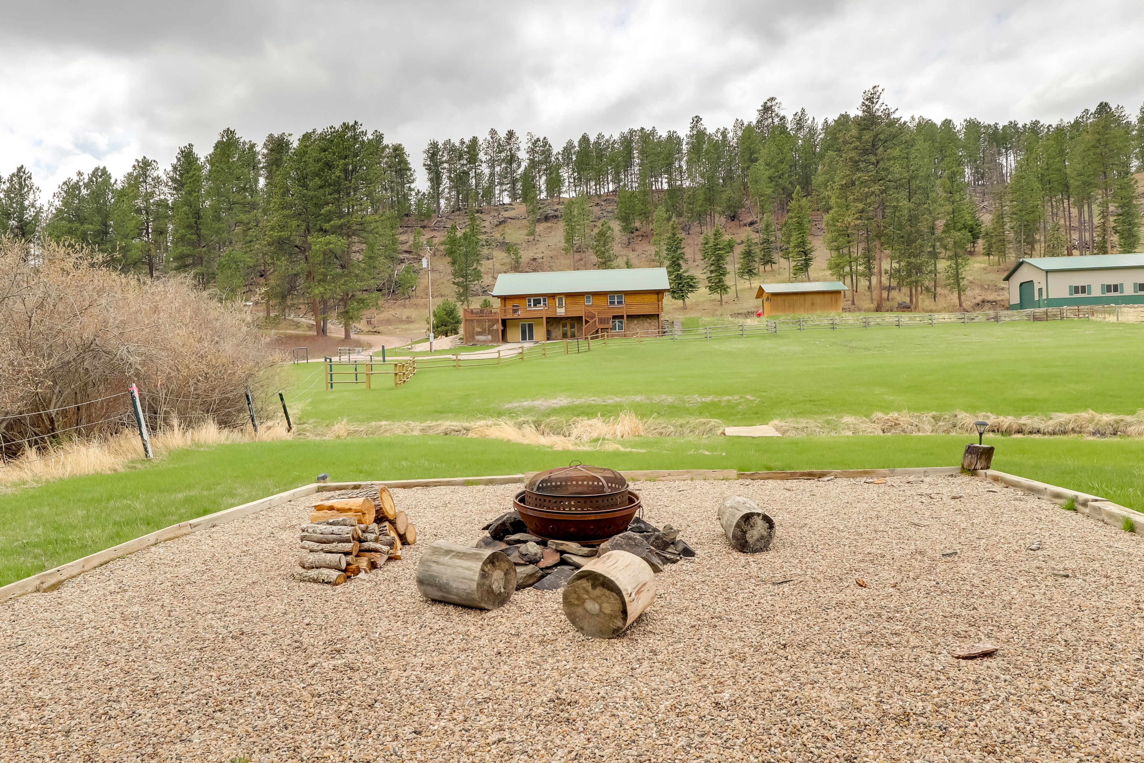 Cabin Exterior | Fire Pit