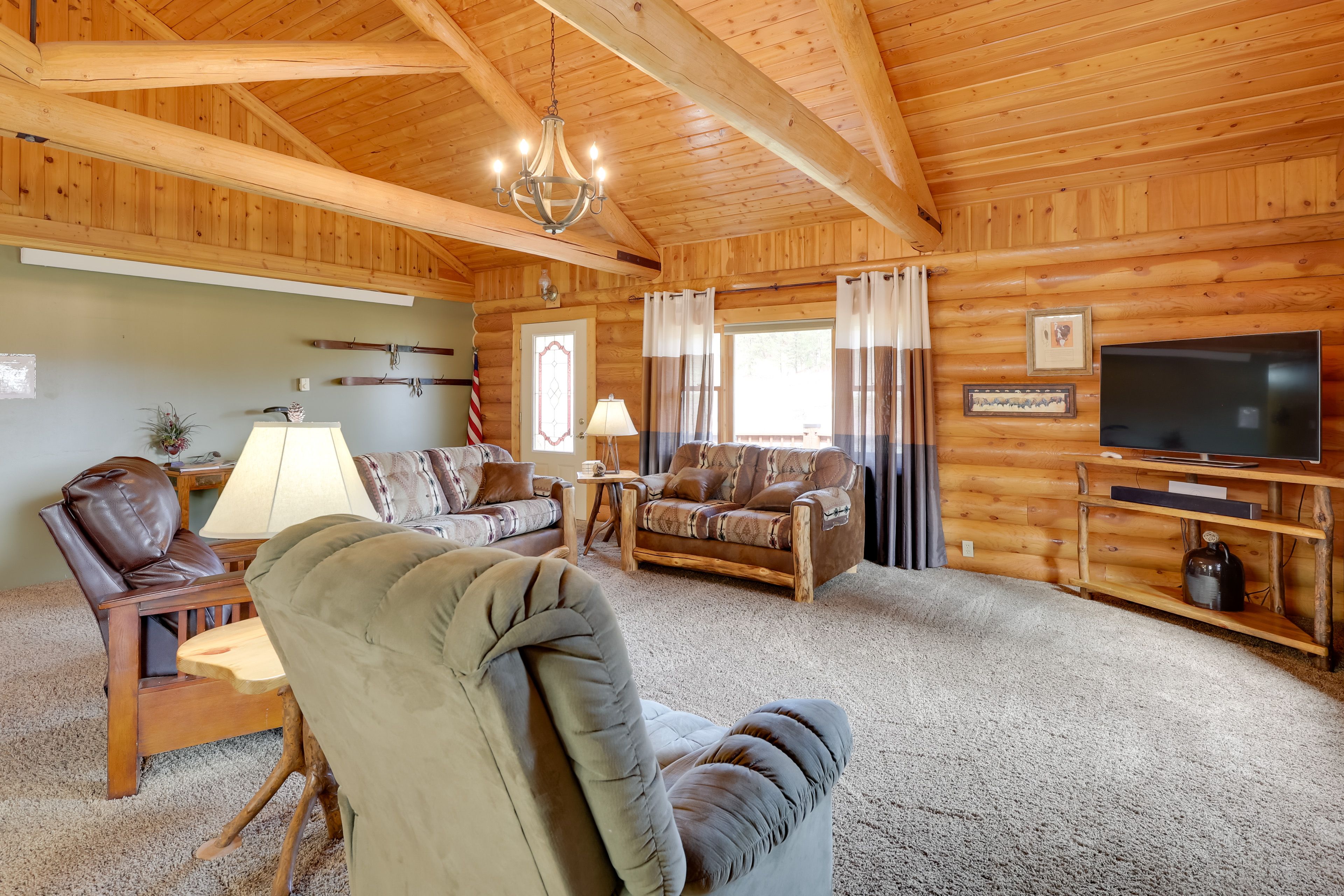 Living Area | Fireplace | Smart TV