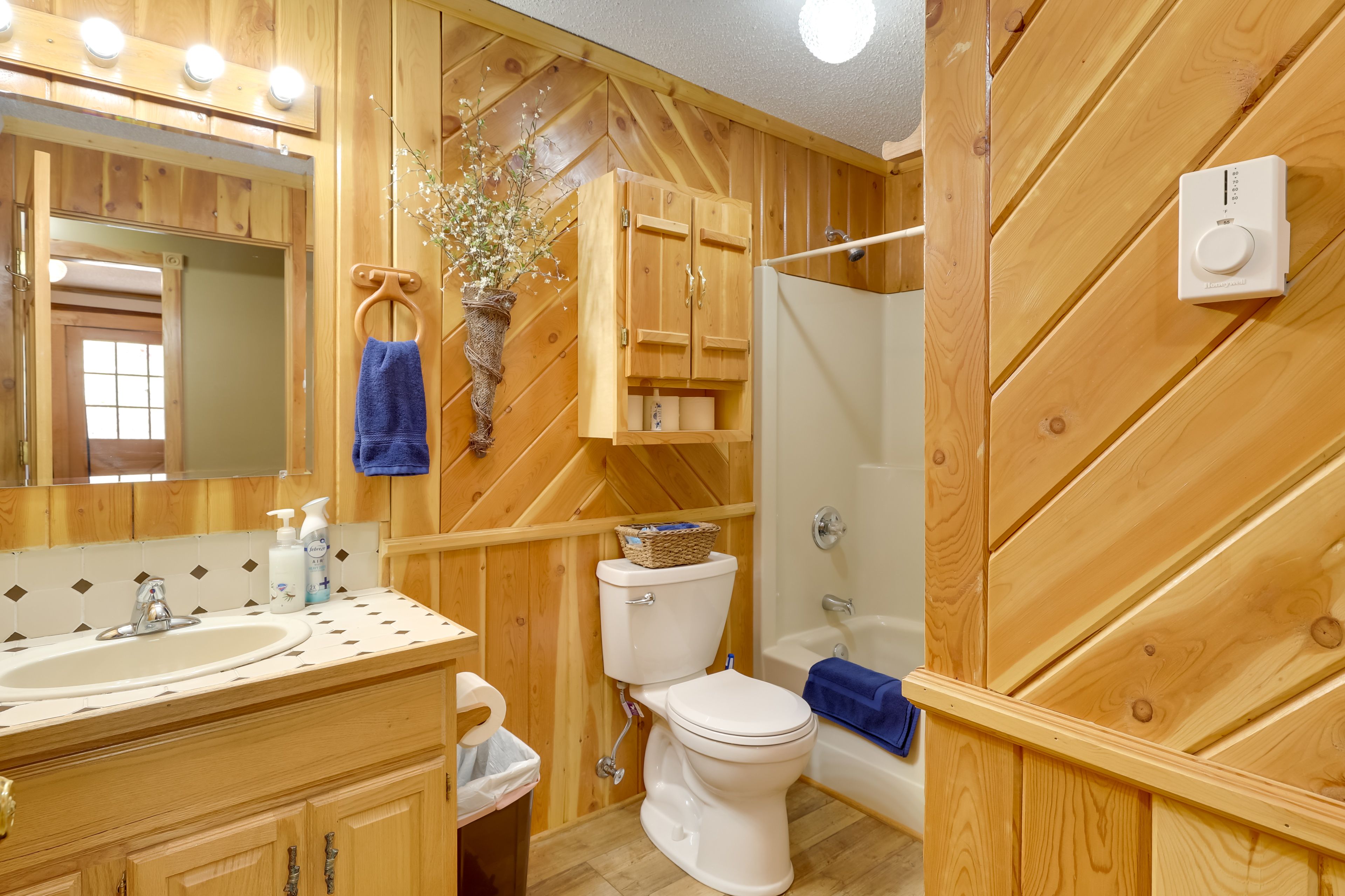 Full Bathroom