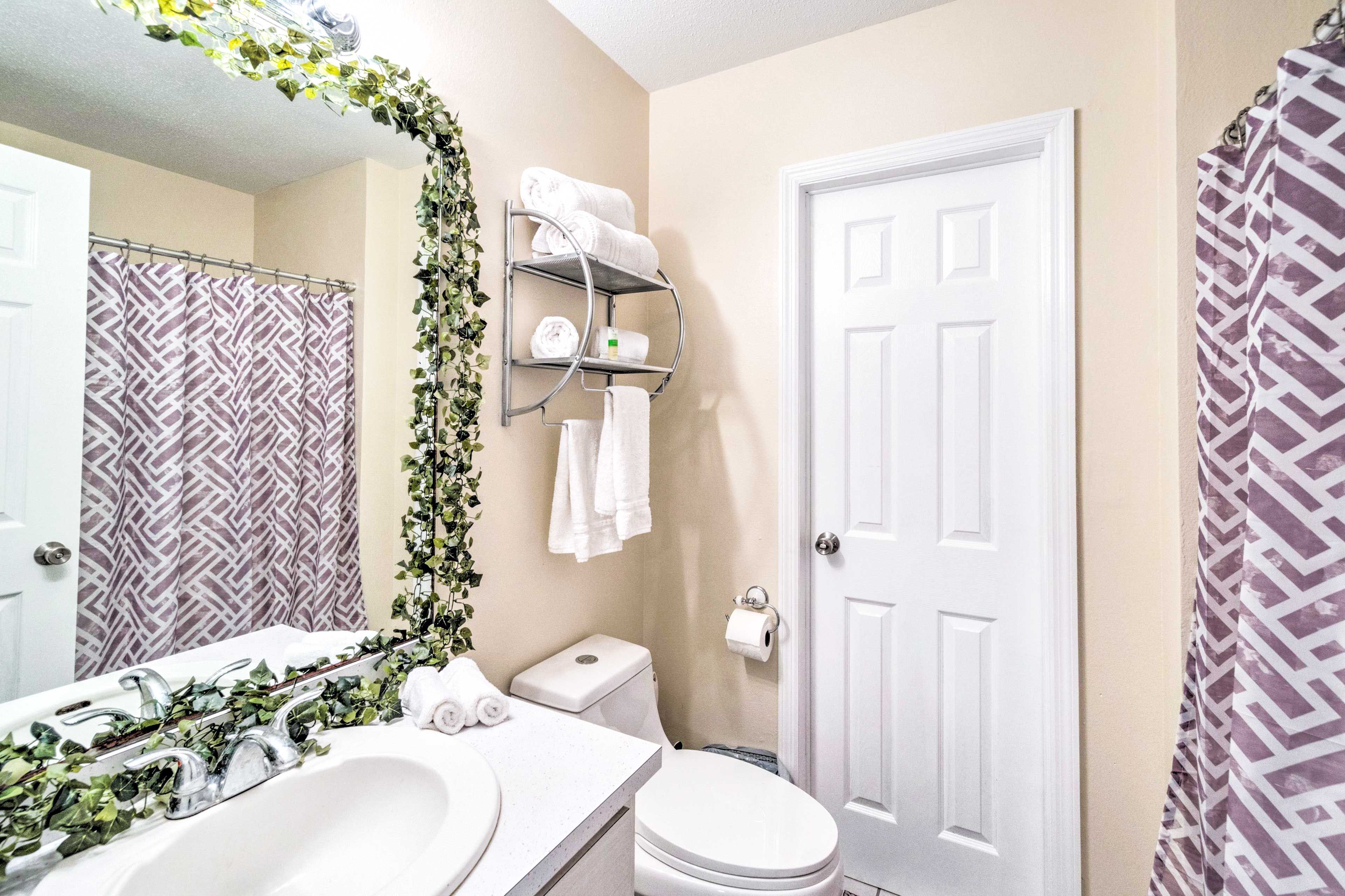 Full Bathroom | Towels Provided | Complimentary Toiletries