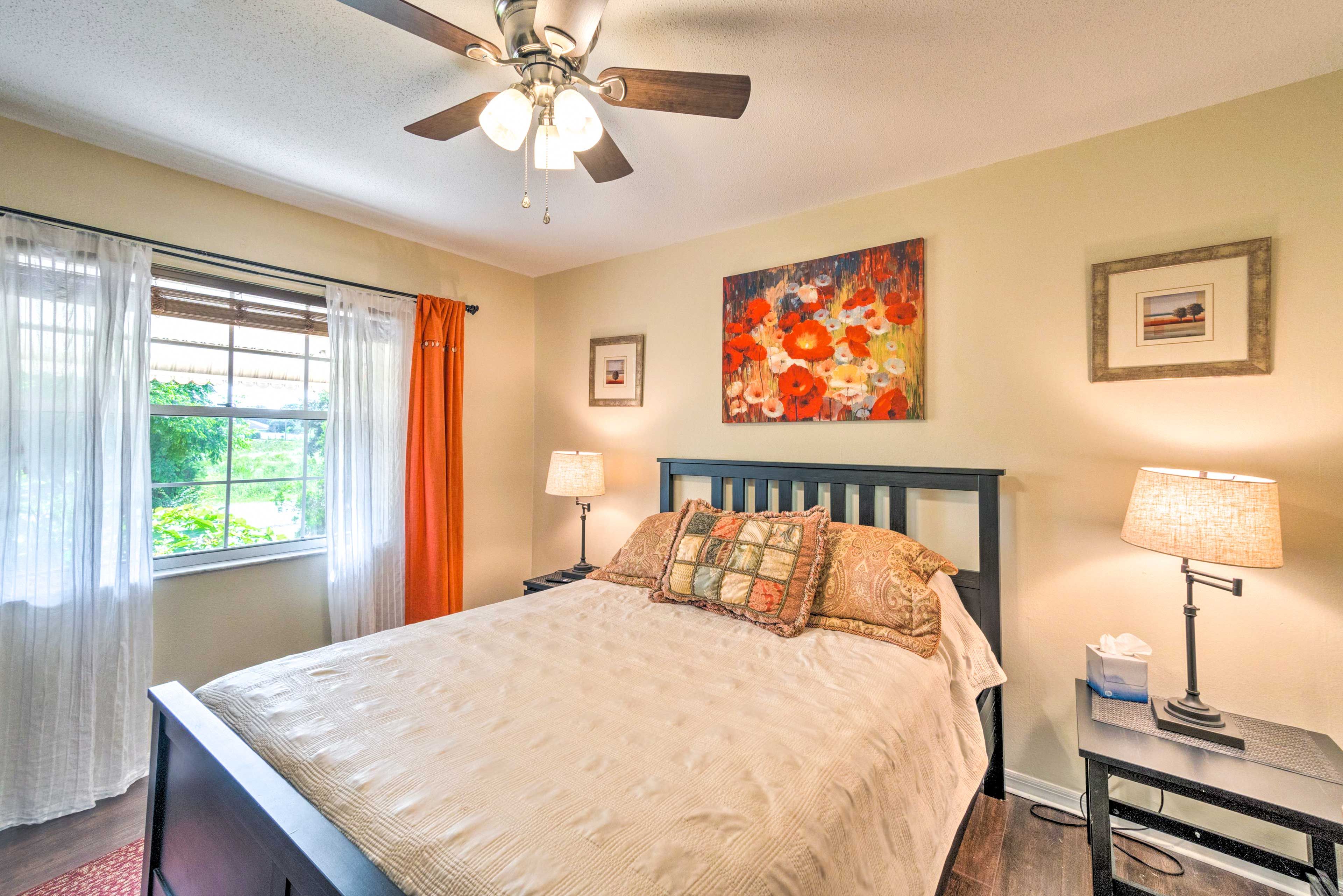Bedroom 1 | Queen Bed | Linens Provided | En-Suite Bathroom