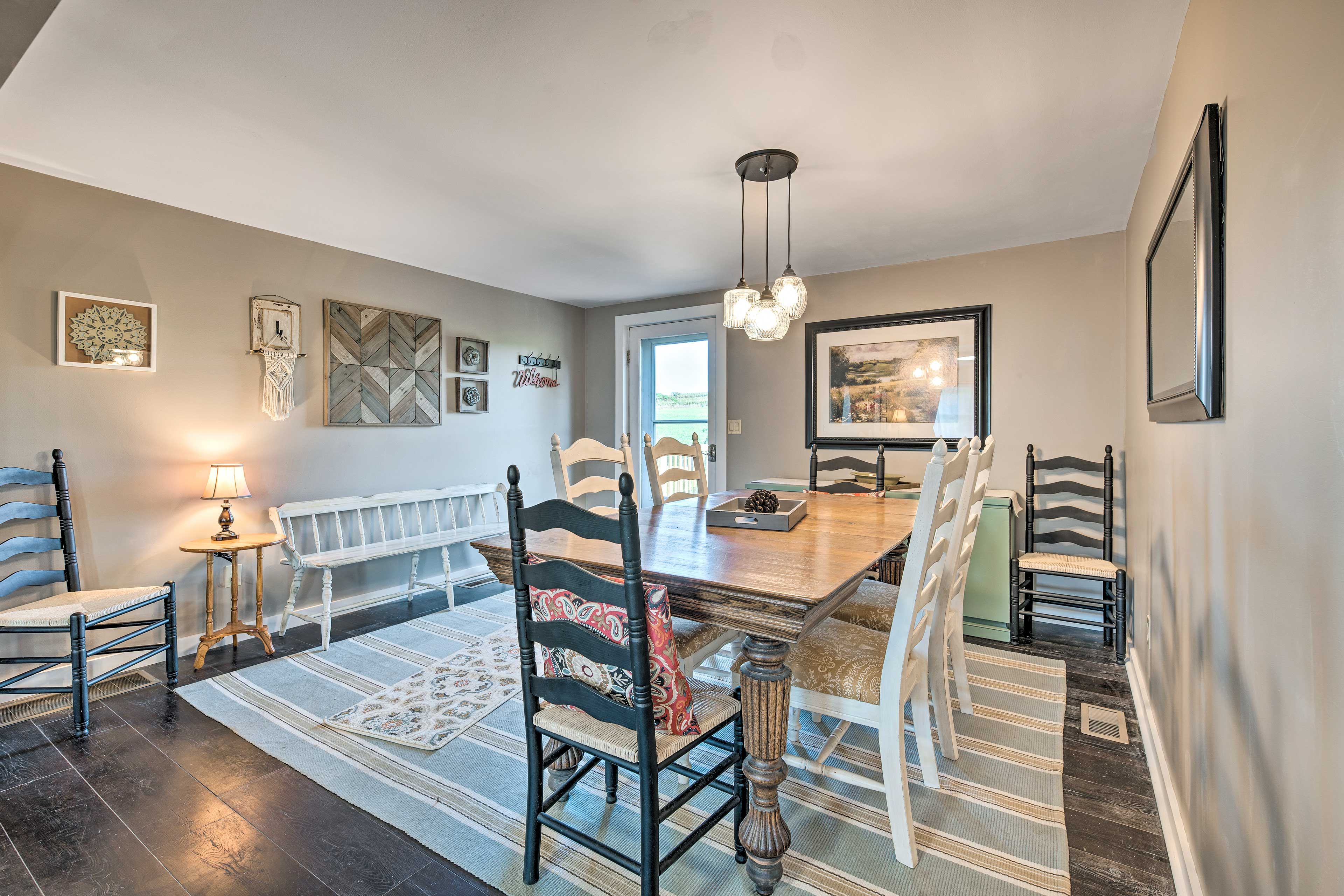 Dining Room | Dishware/Flatware Provided | Main Level
