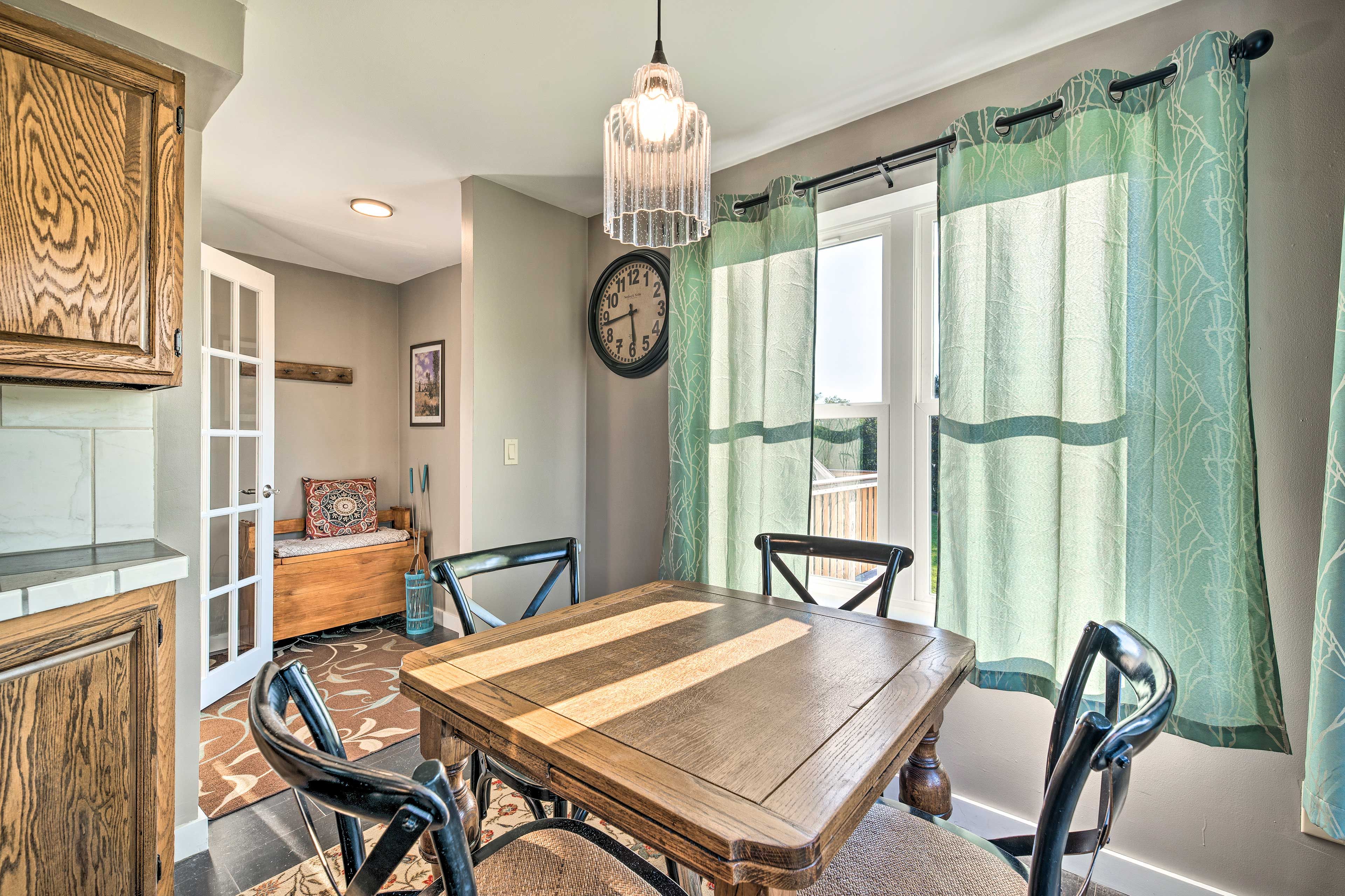 Breakfast Nook | Main Level