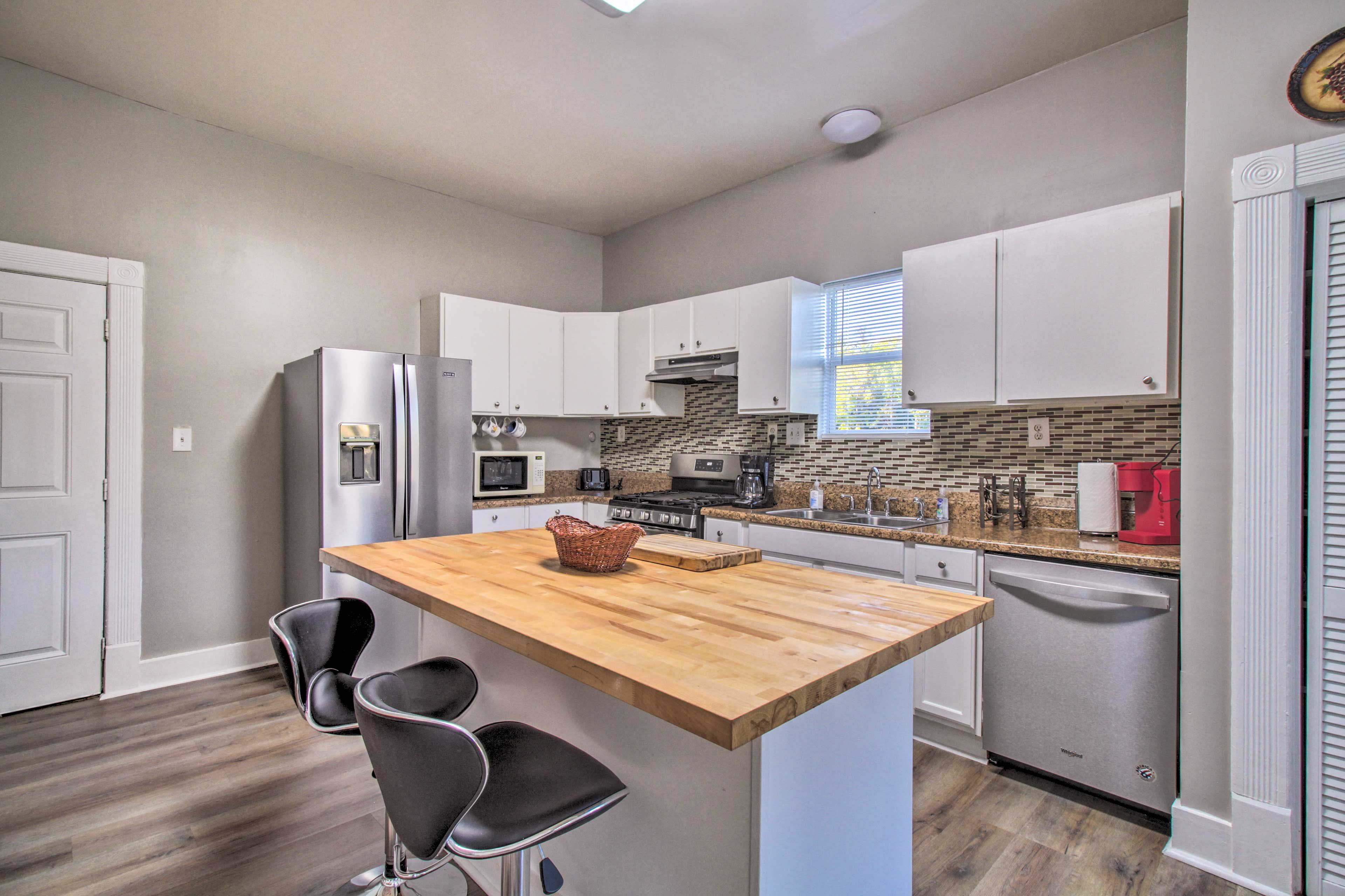 Kitchen | Coffee Maker | Dishwasher | 1st Floor