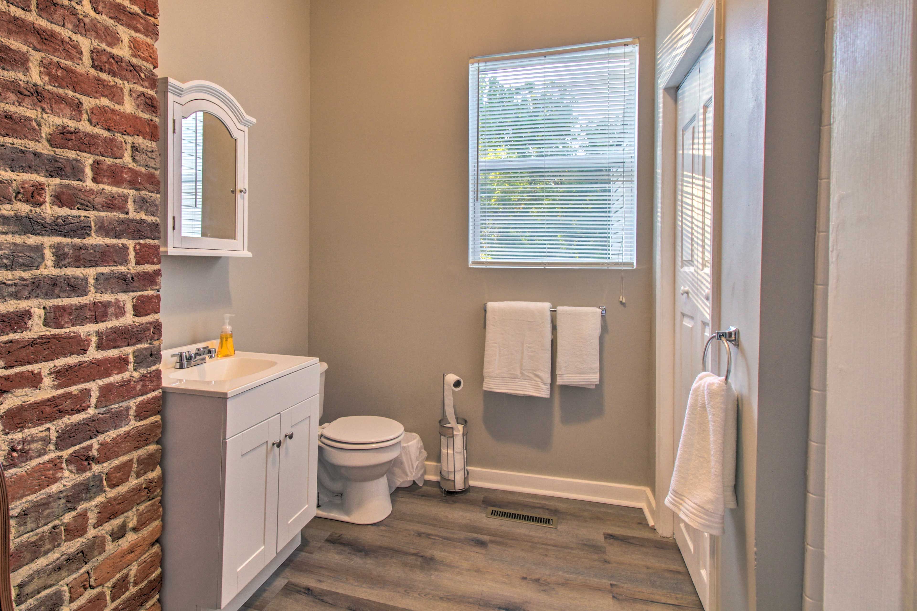Bathroom | 2nd Floor