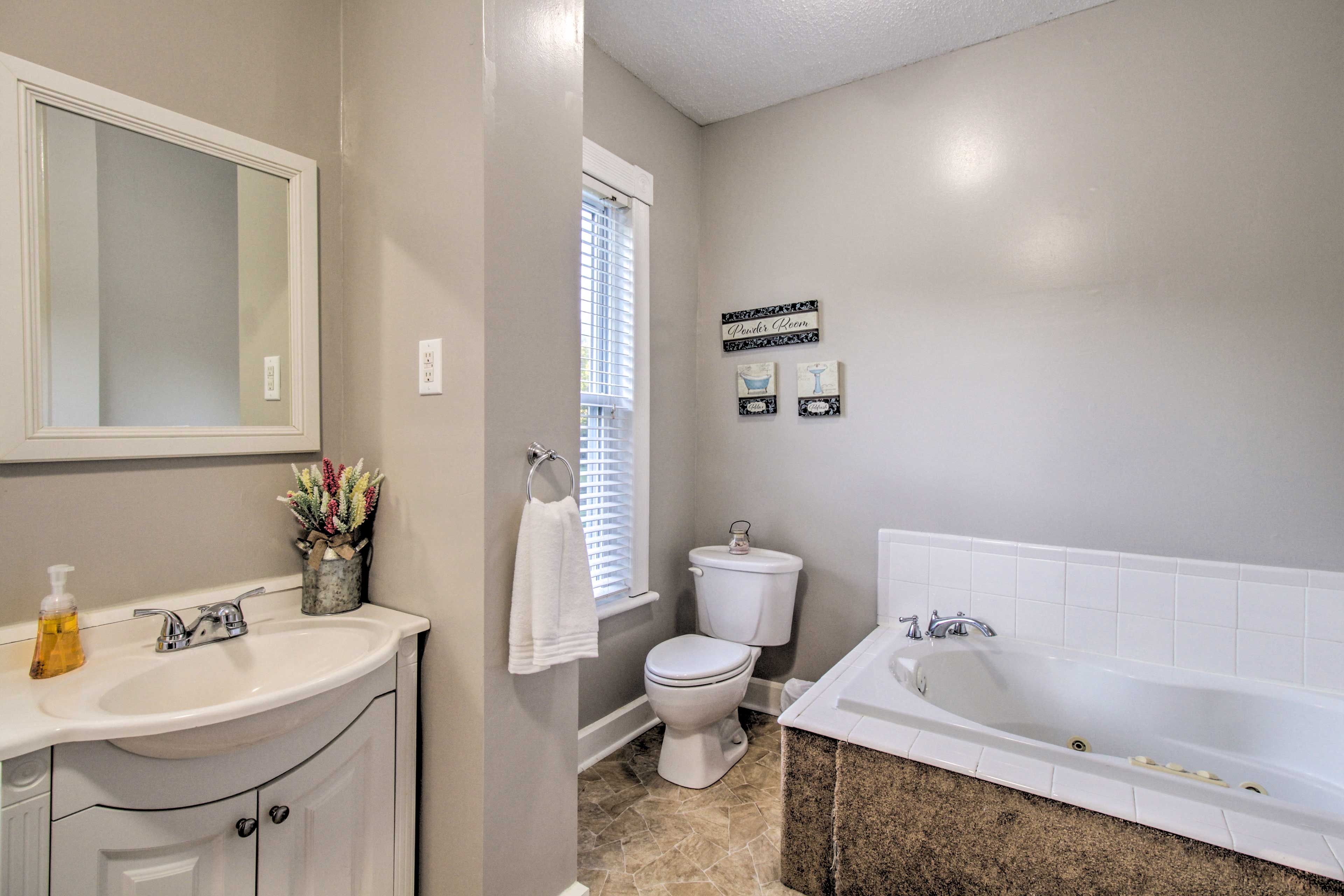 Bathroom | 2nd Floor