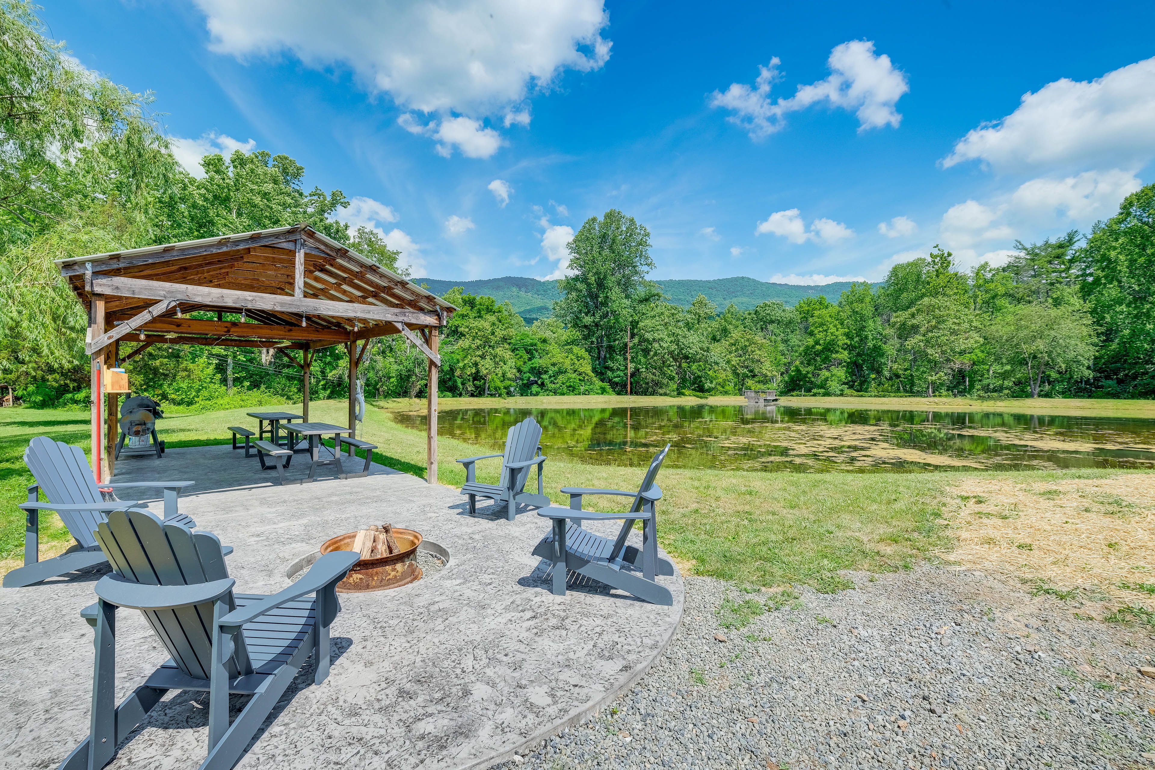 Pond On-Site | Outdoor Seating