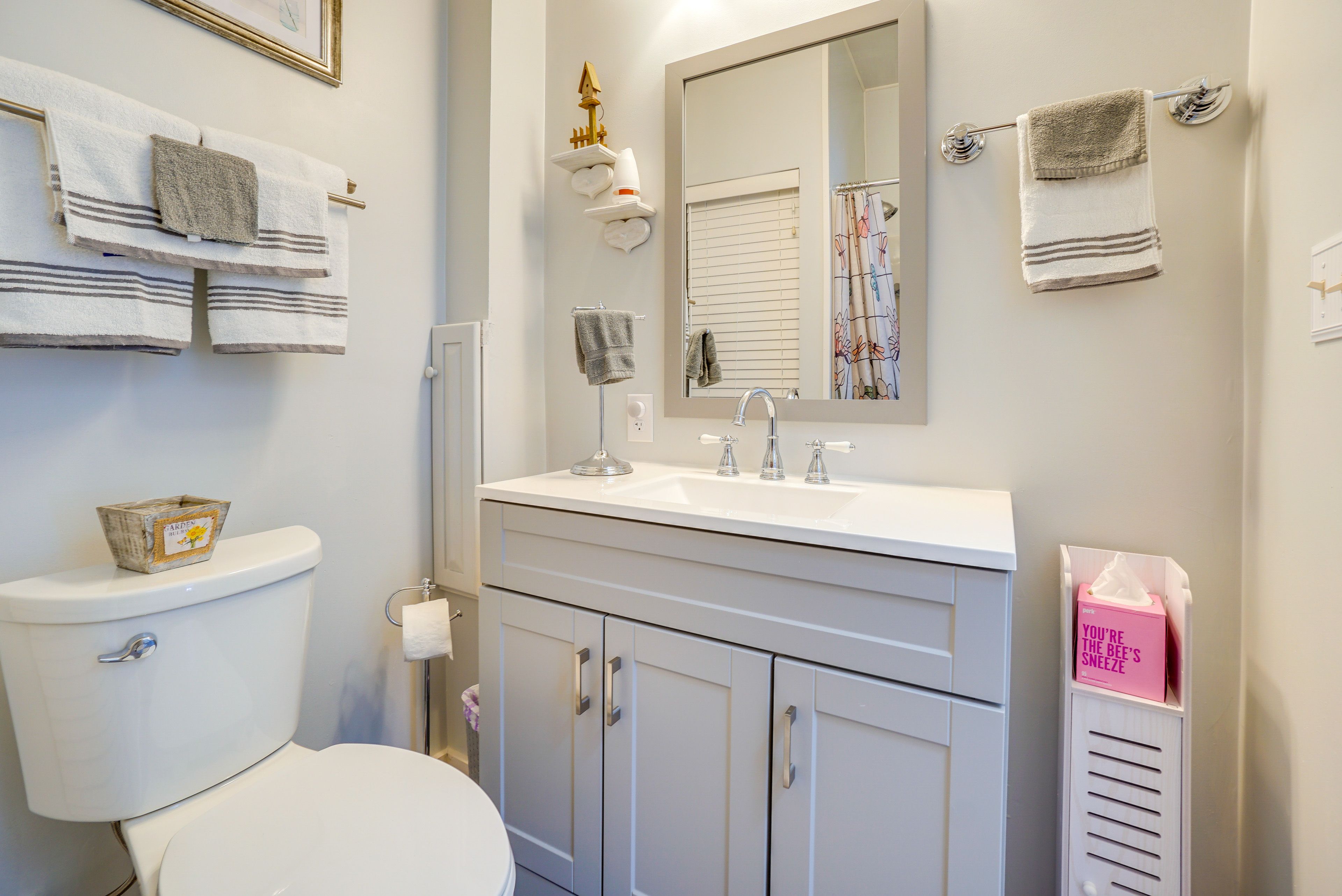 Full Bathroom | Towels Provided
