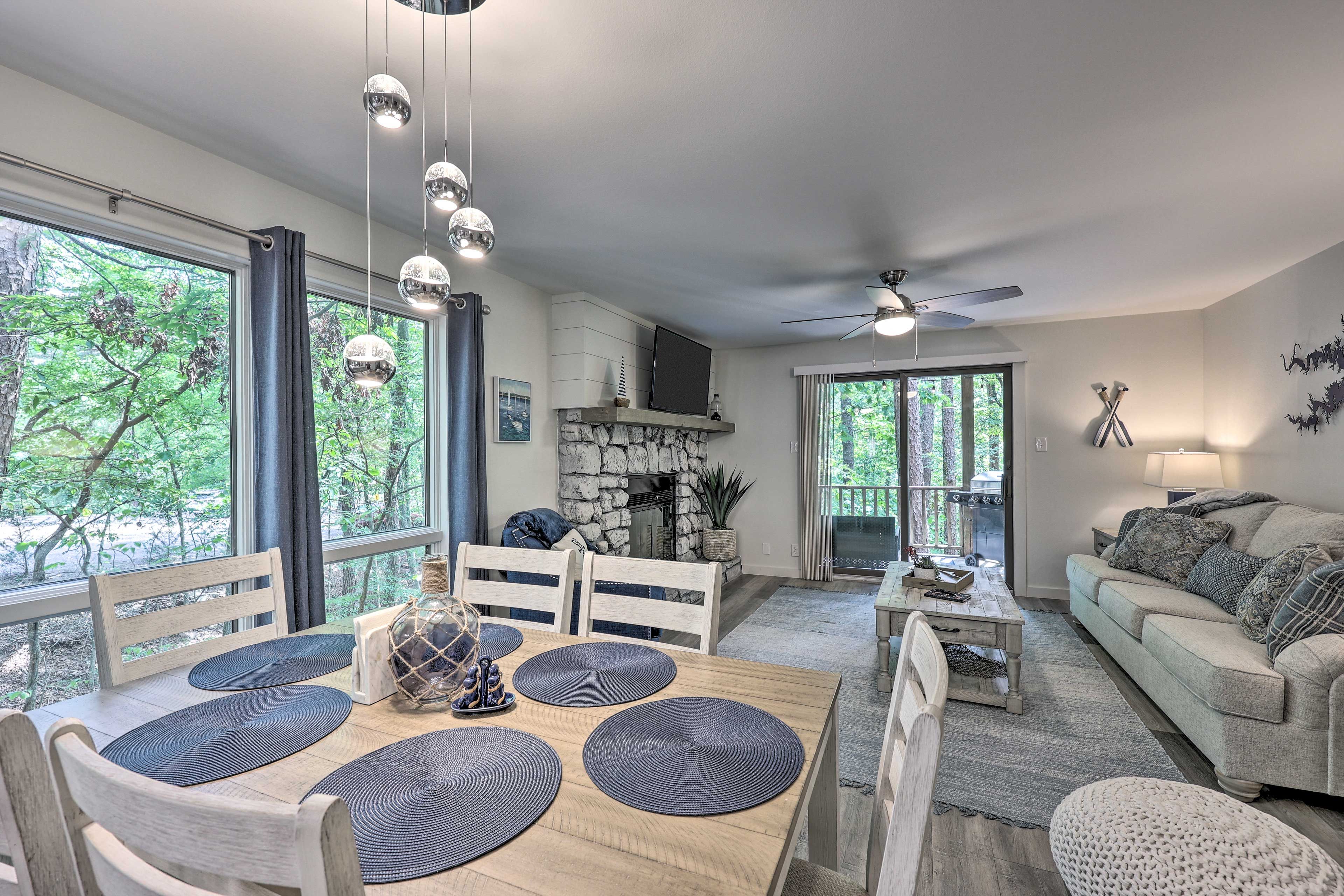 Dining Room | Dishware/Flatware Provided