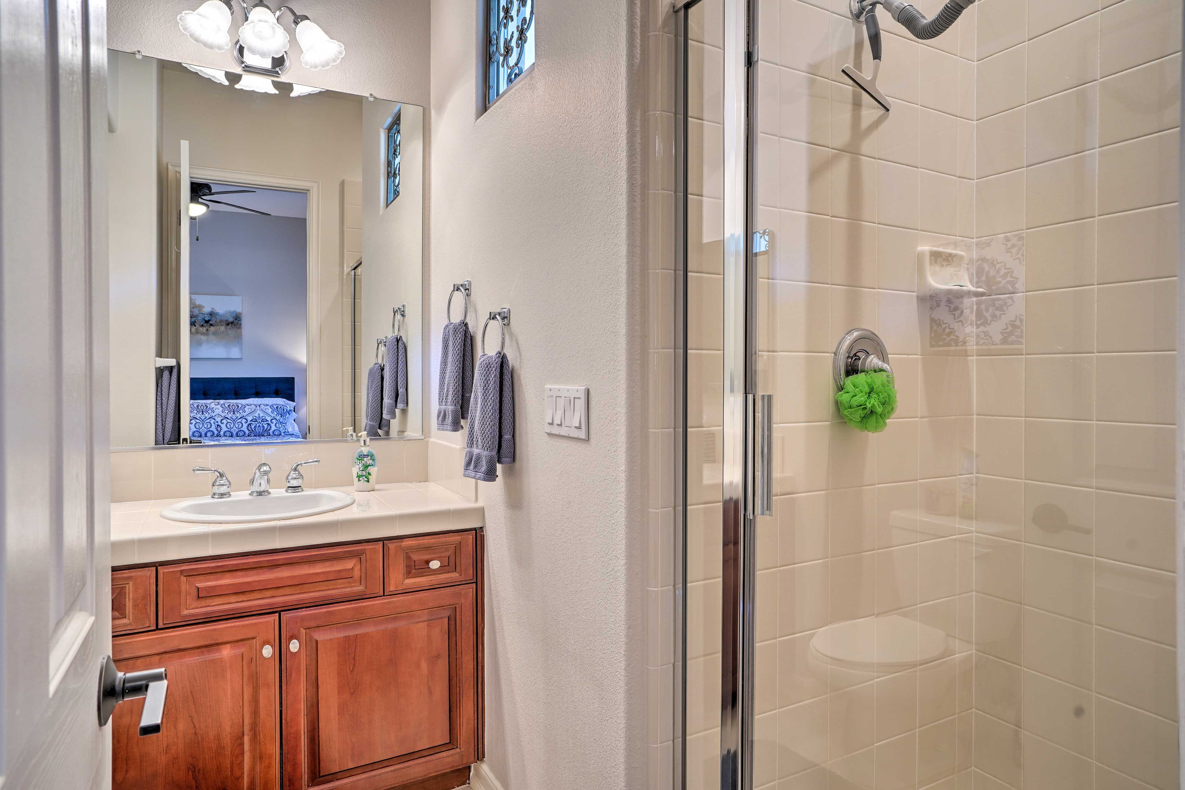 Full Bathroom | Walk-In Shower | Towels Provided