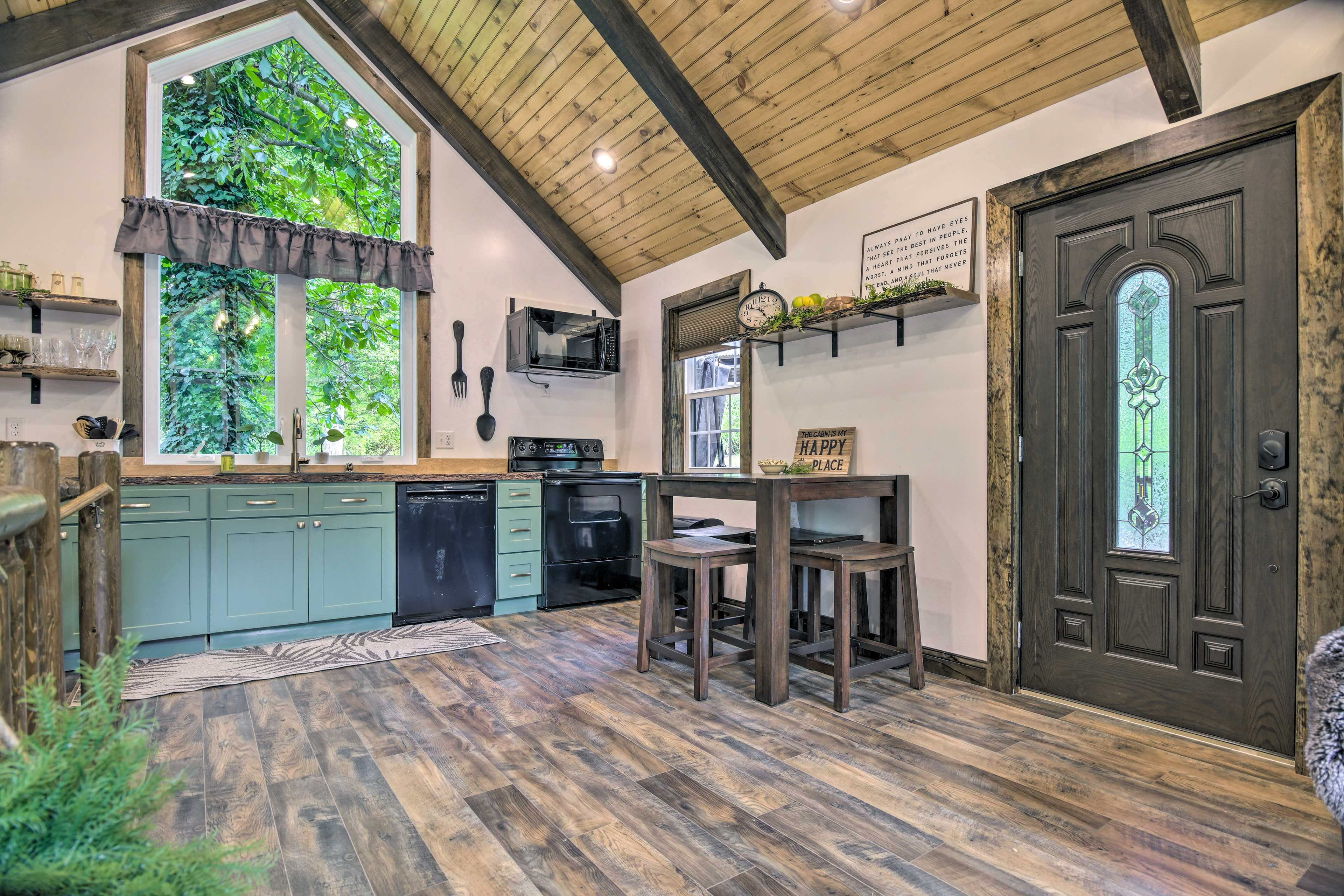 Dining Area | Dishware/Flatware