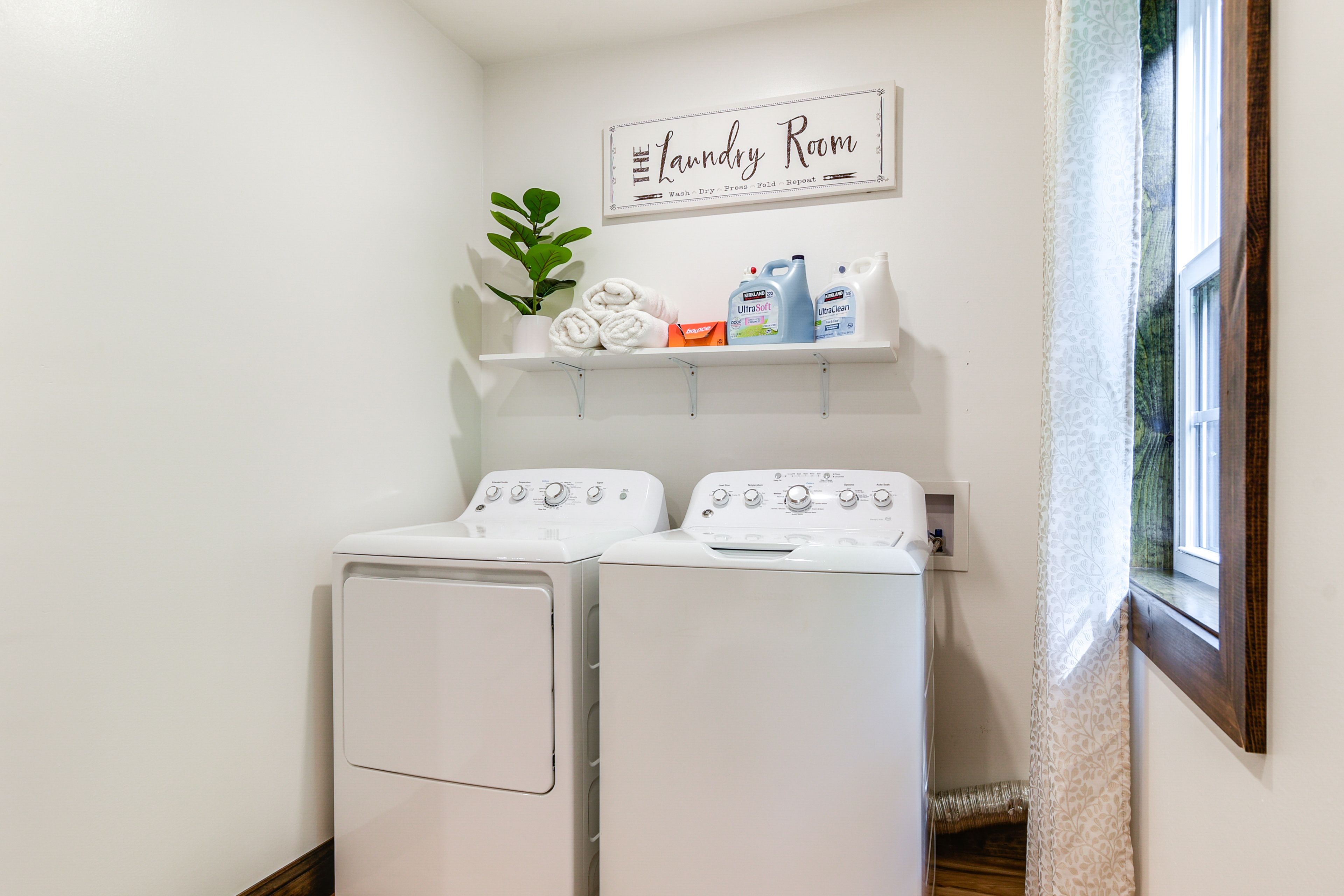 Laundry | Detergent Provided