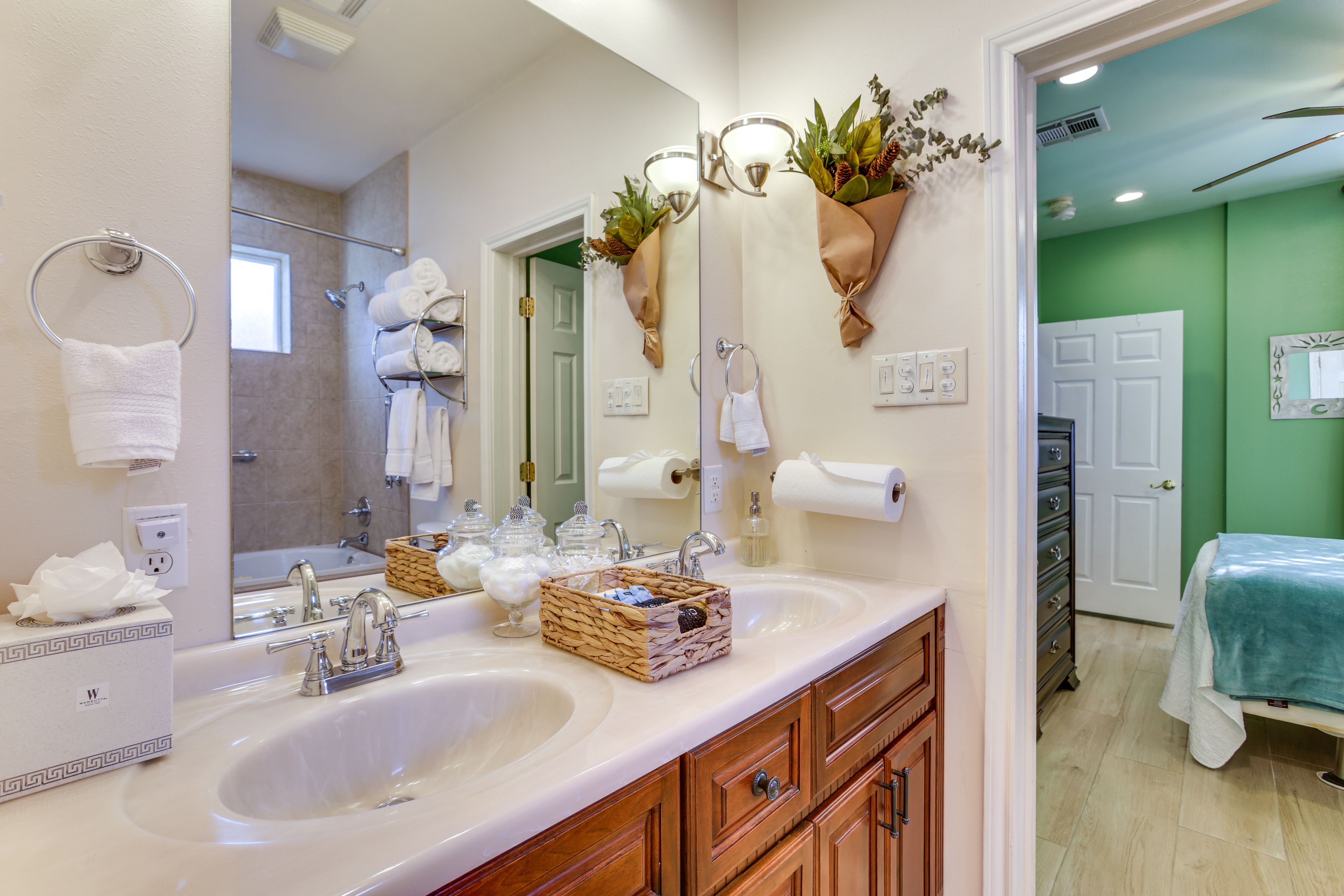 Jack & Jill Bathroom | Towels Provided | Shower/Tub Combo