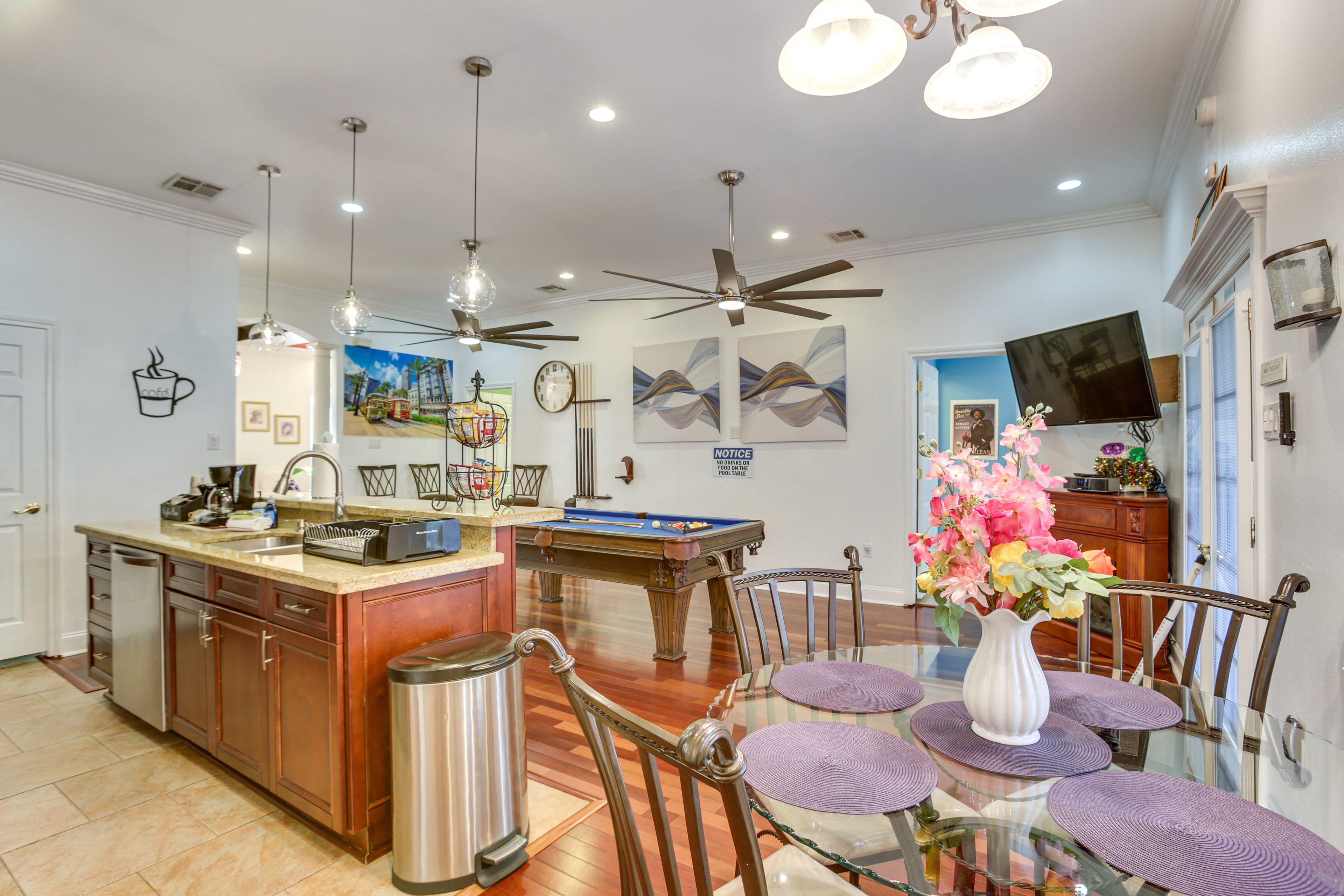 Dining Area | Dishware & Flatware Provided