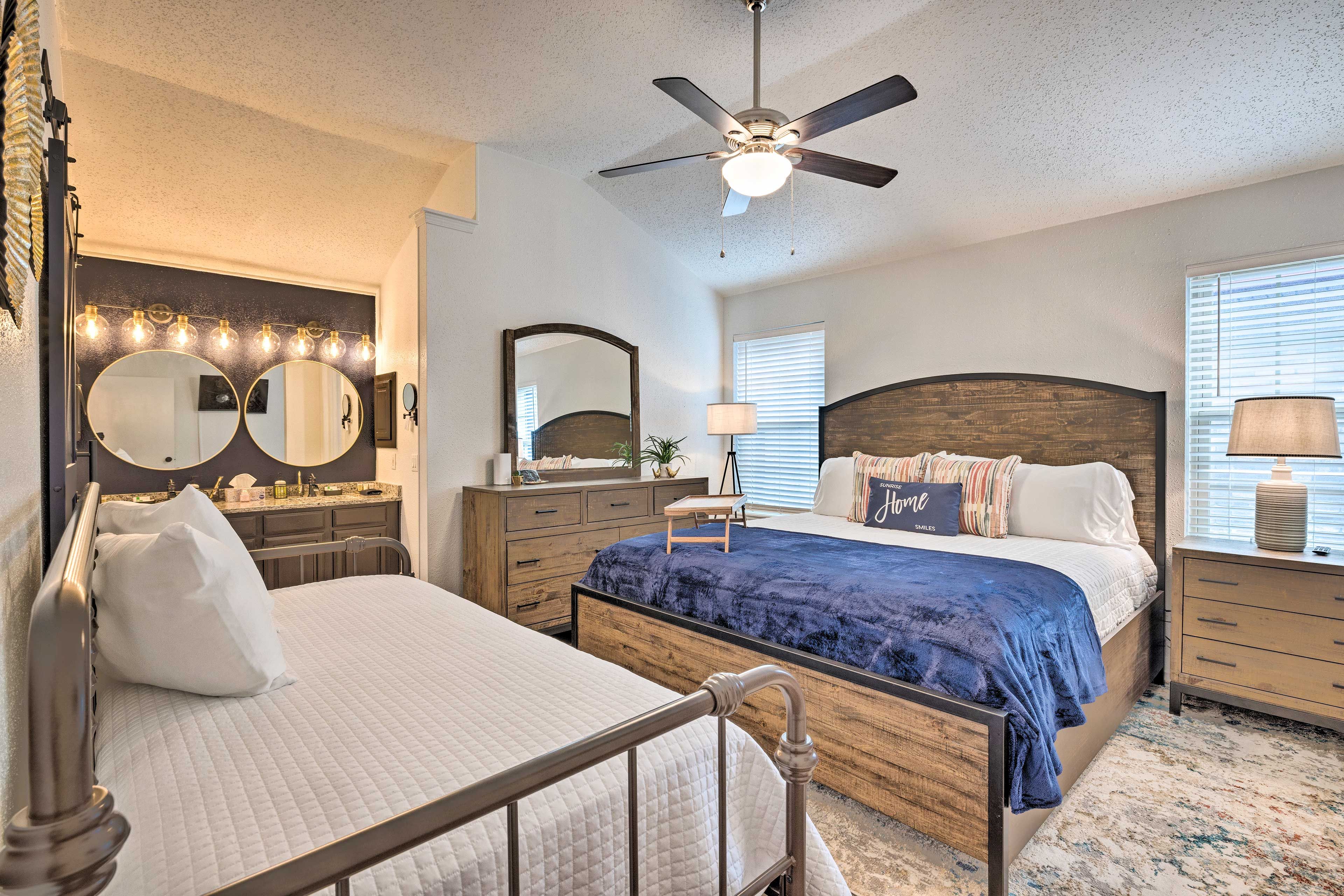 Bedroom 1 | 42″ Smart TV | Walk-In Closet | Room-Darkening Shades