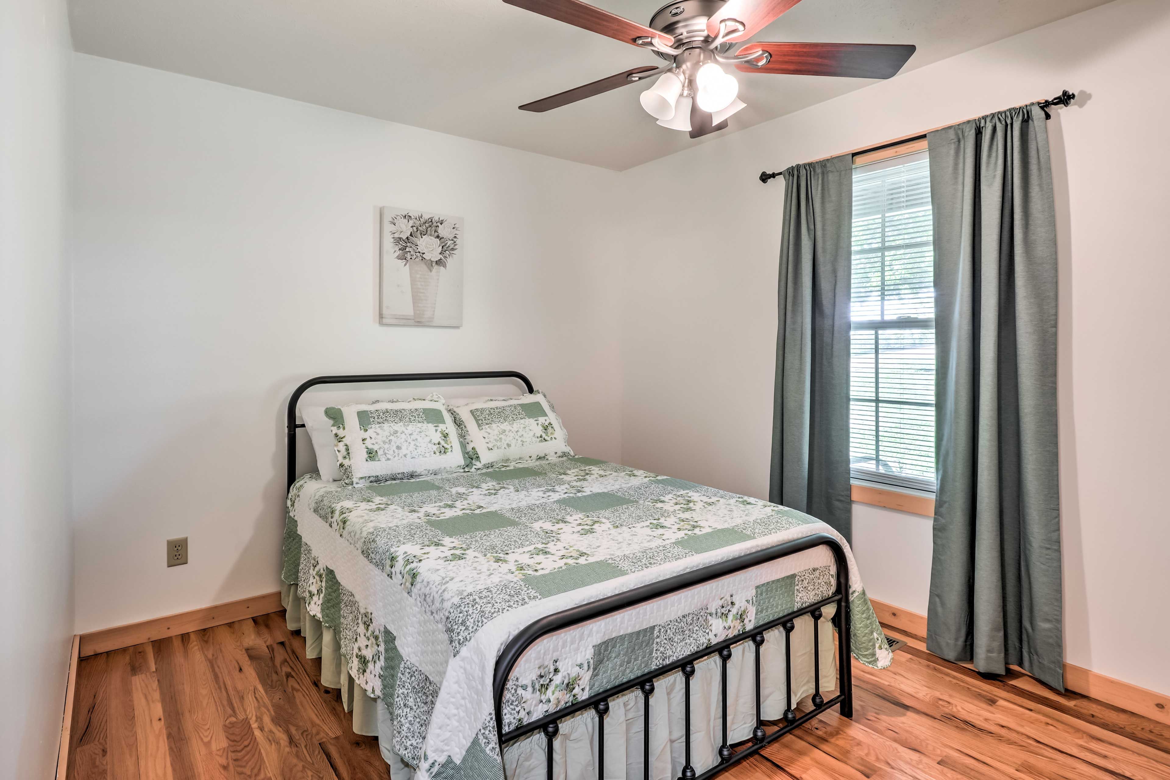 Bedroom 2 | Queen Bed | Linens Provided