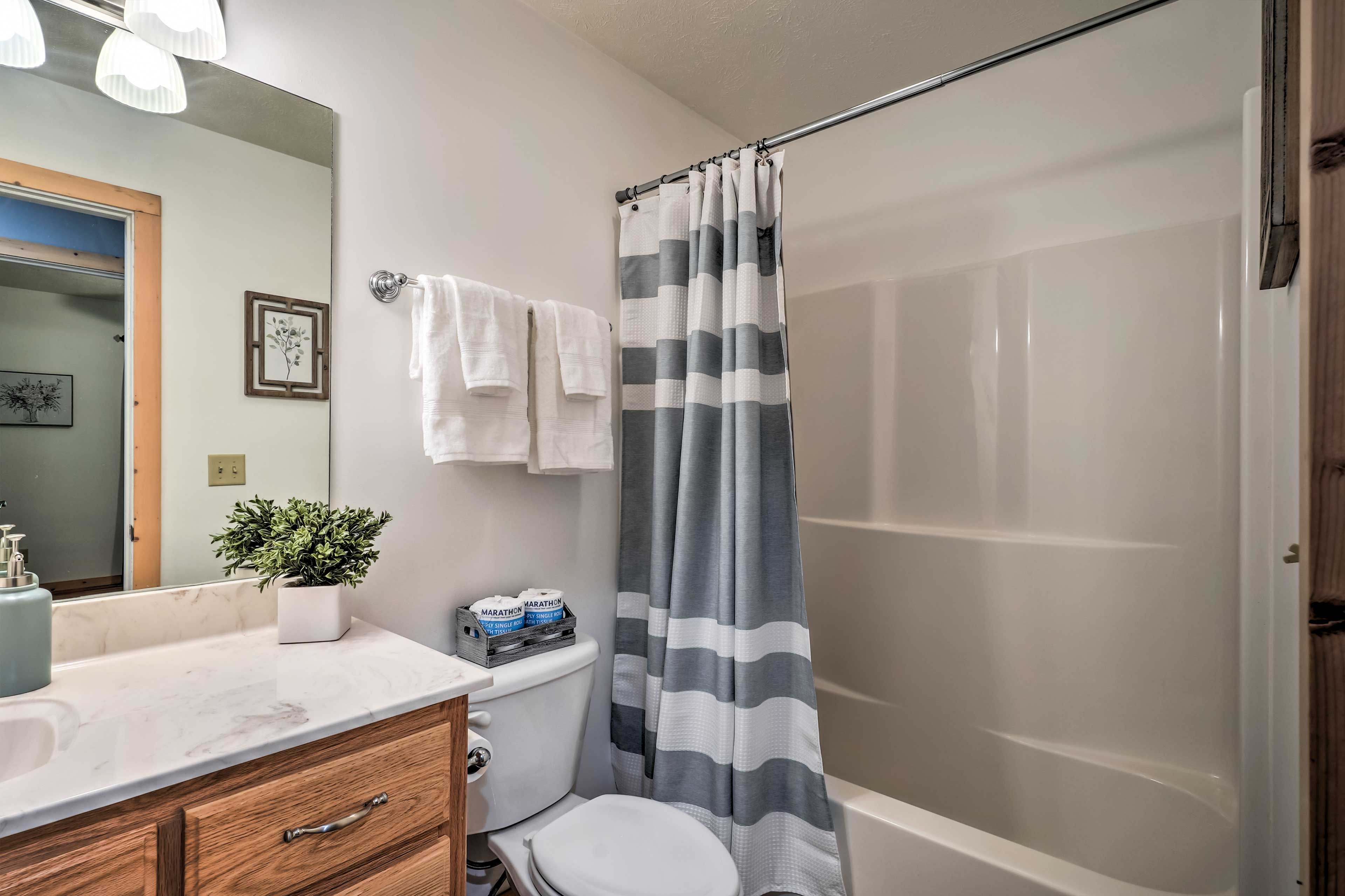 Full Bath | Towels Provided