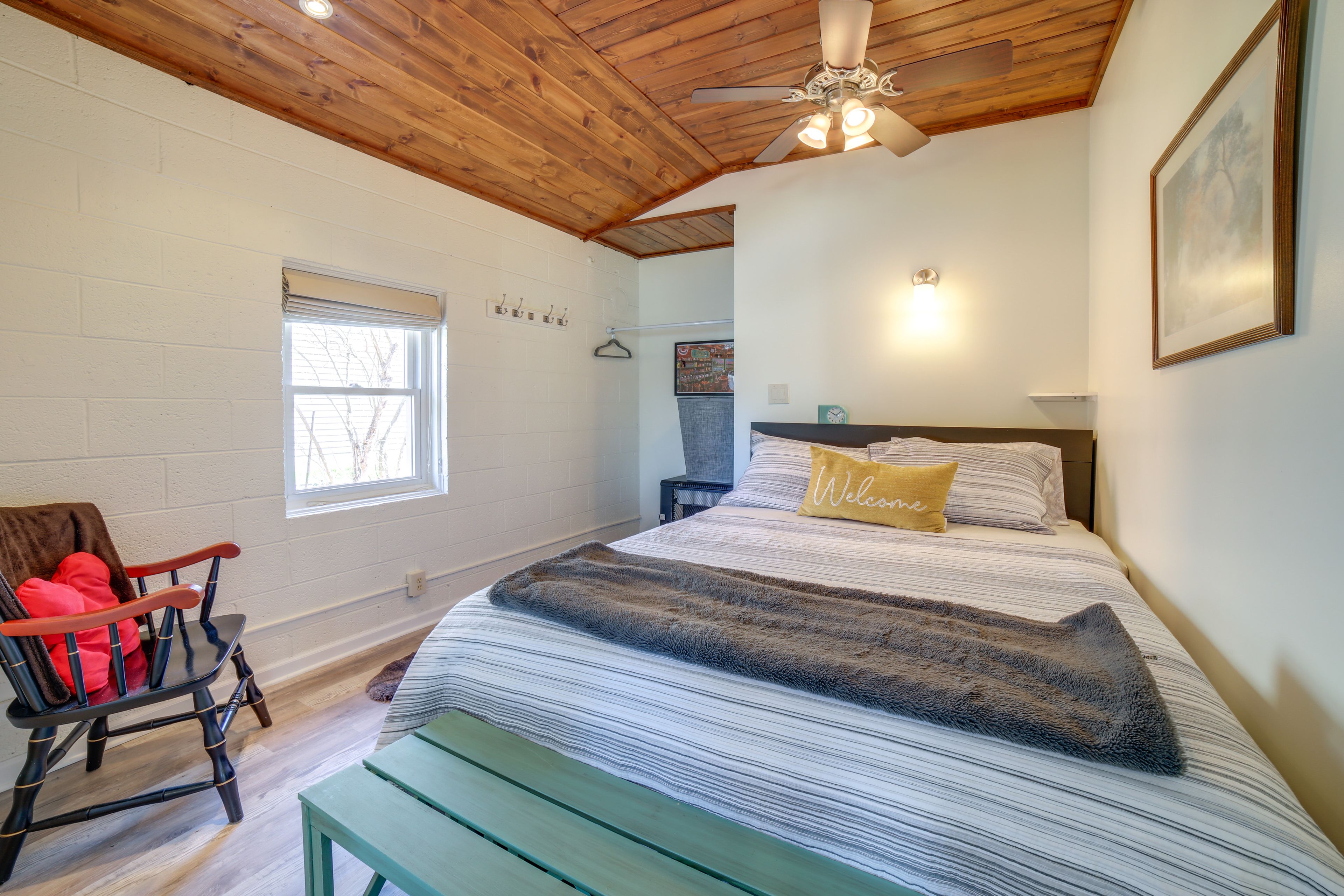 Bedroom 2 | Queen Bed