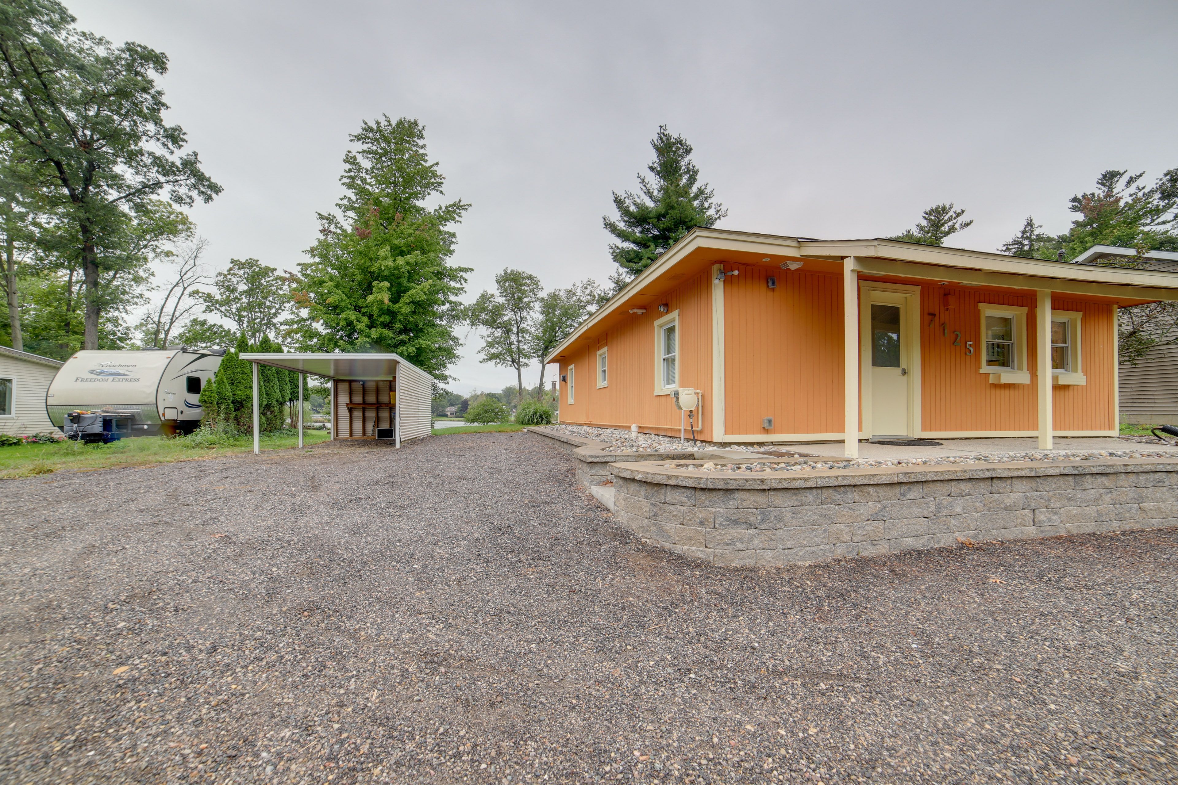 Parking | Carport (1 Vehicle) | Driveway (3 Vehicles) | RV/Trailers Allowed
