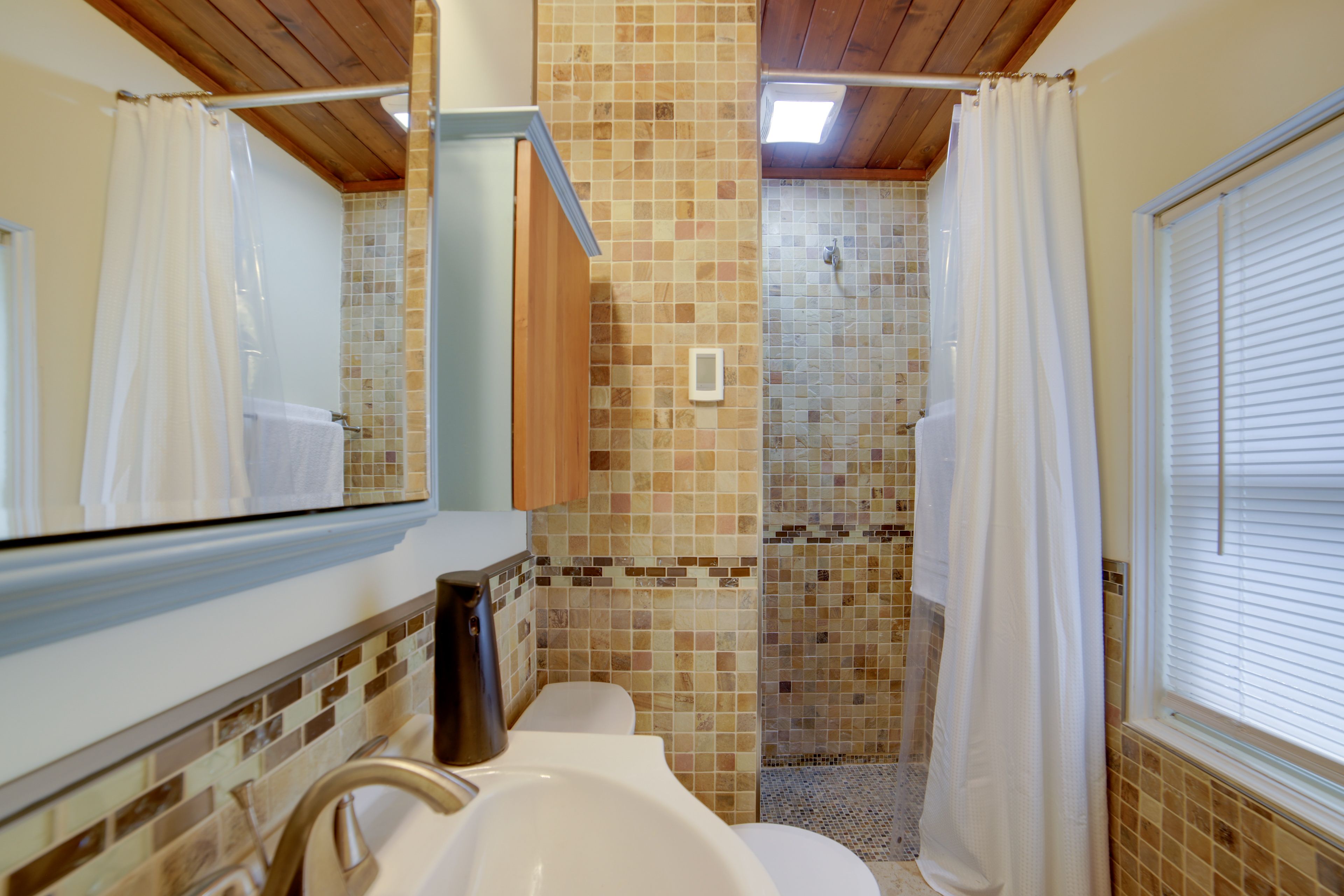 Full Bathroom | Complimentary Toiletries | Hair Dryer | Towels Provided