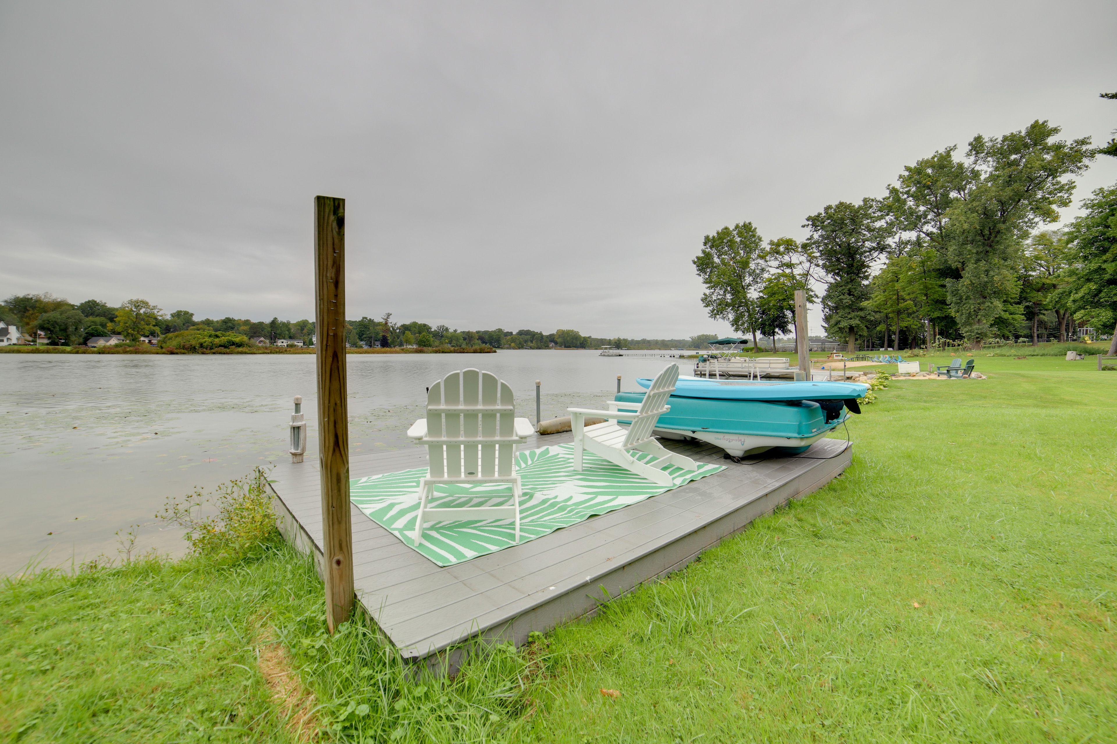 Private Boat Dock | Paddleboards | Paddle Boat | Life Vests