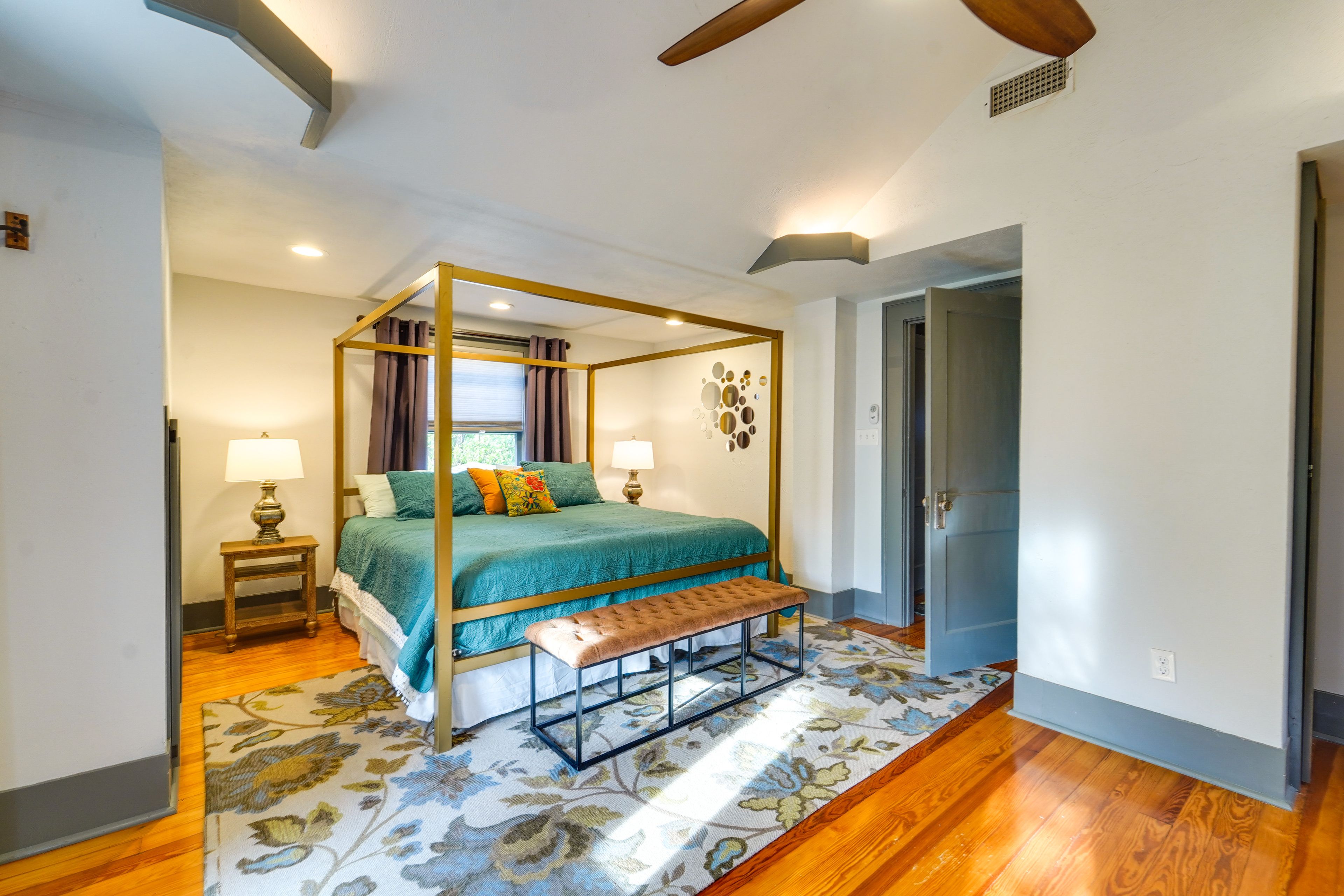Bedroom 1 | King Bed | 2nd Level | Smart TV | Linens Provided
