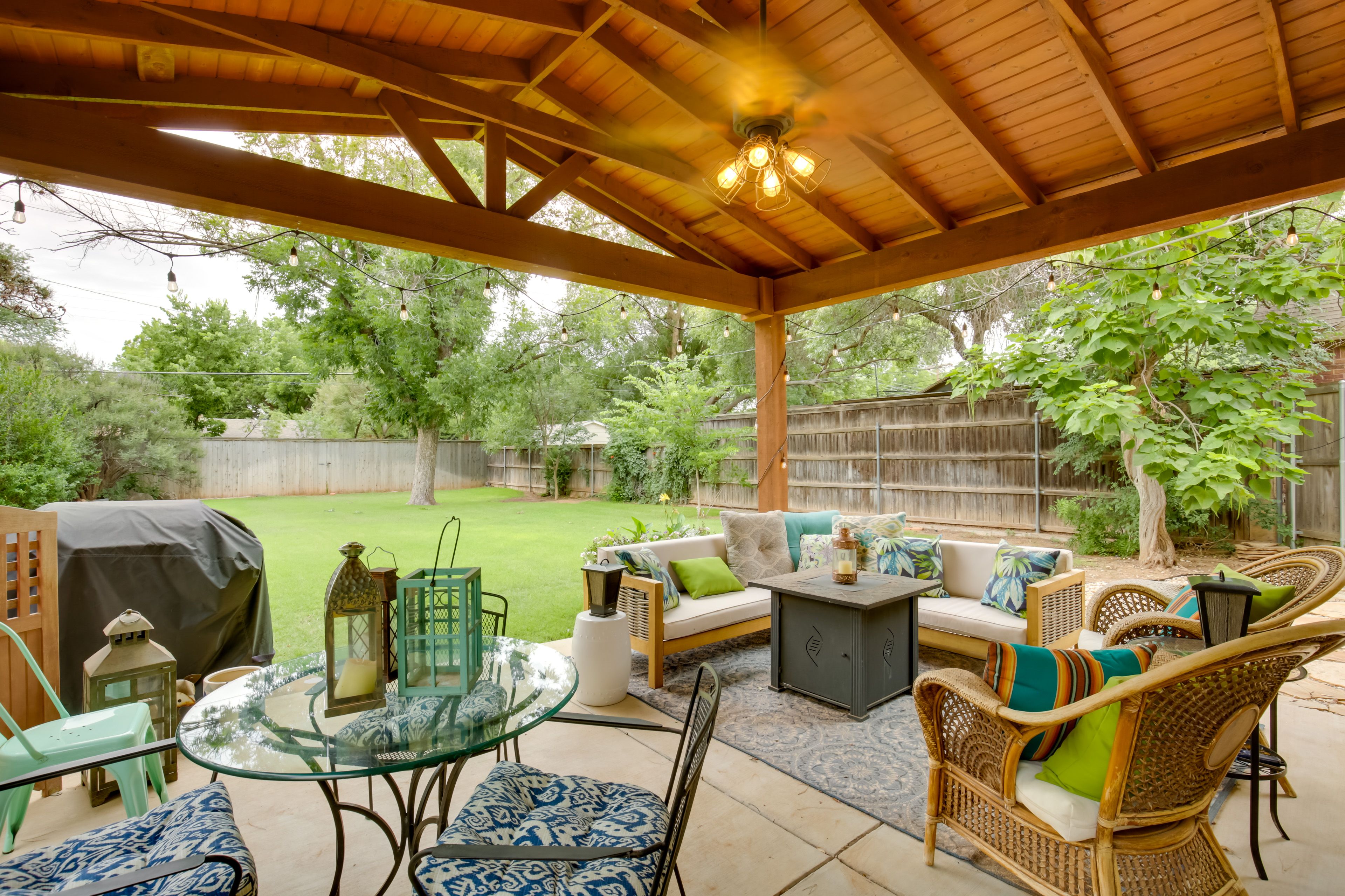 Covered Patio | Outdoor Dining Area | Gas Fire Pit | Fenced Backyard | Gas Grill