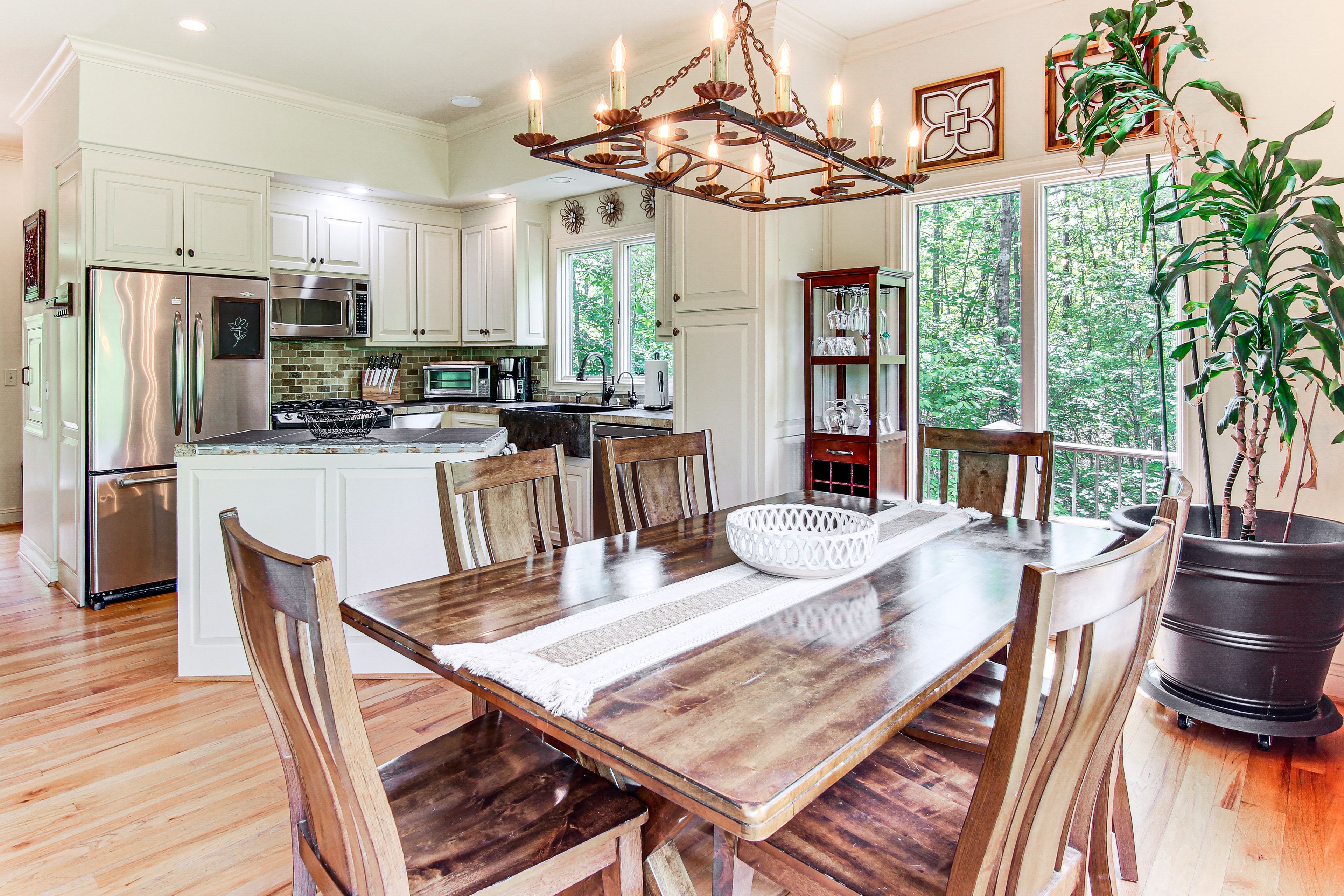 Dining Area | Main Level