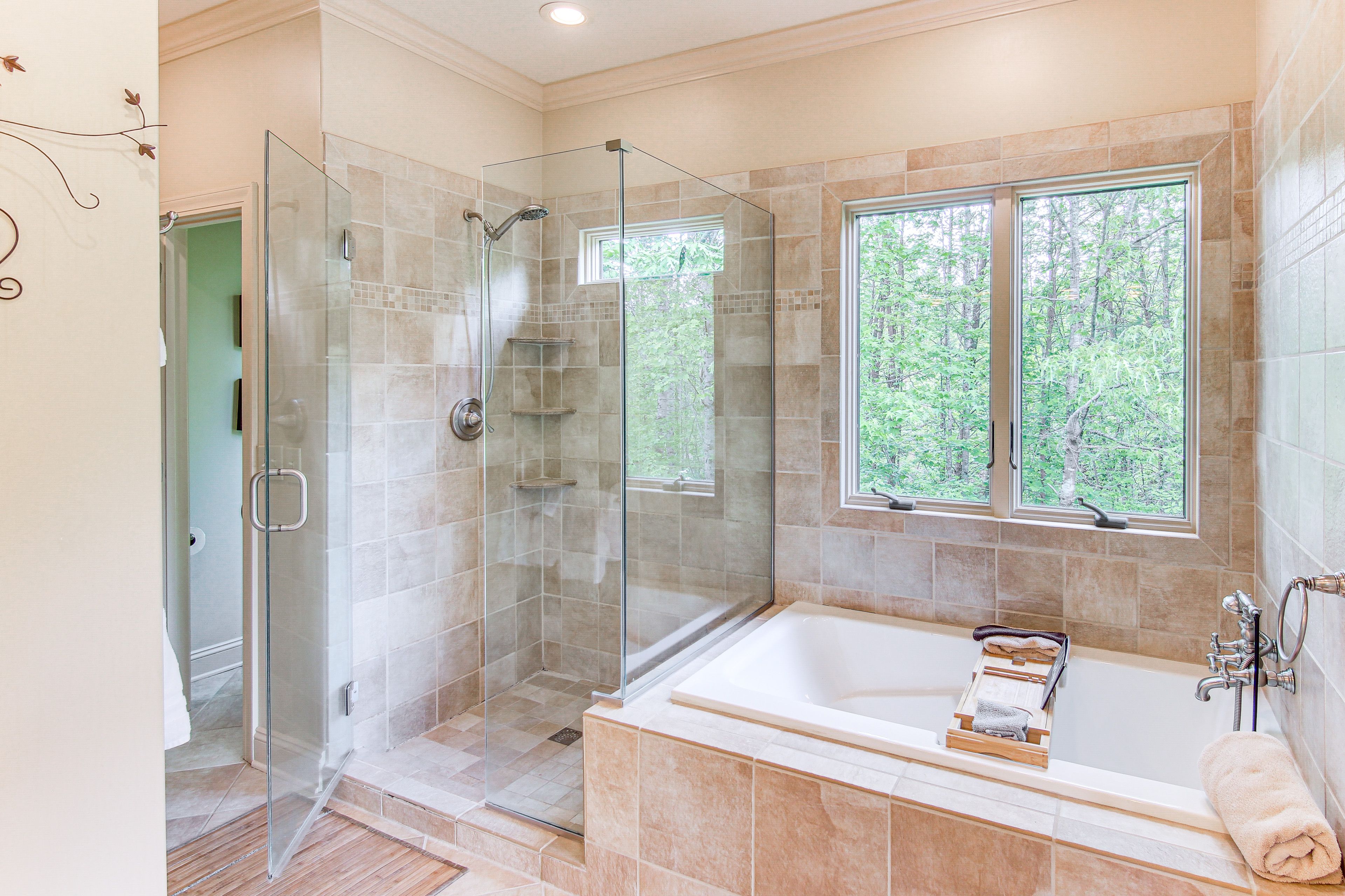 En-Suite Bathroom | Upper Level | Towels Provided