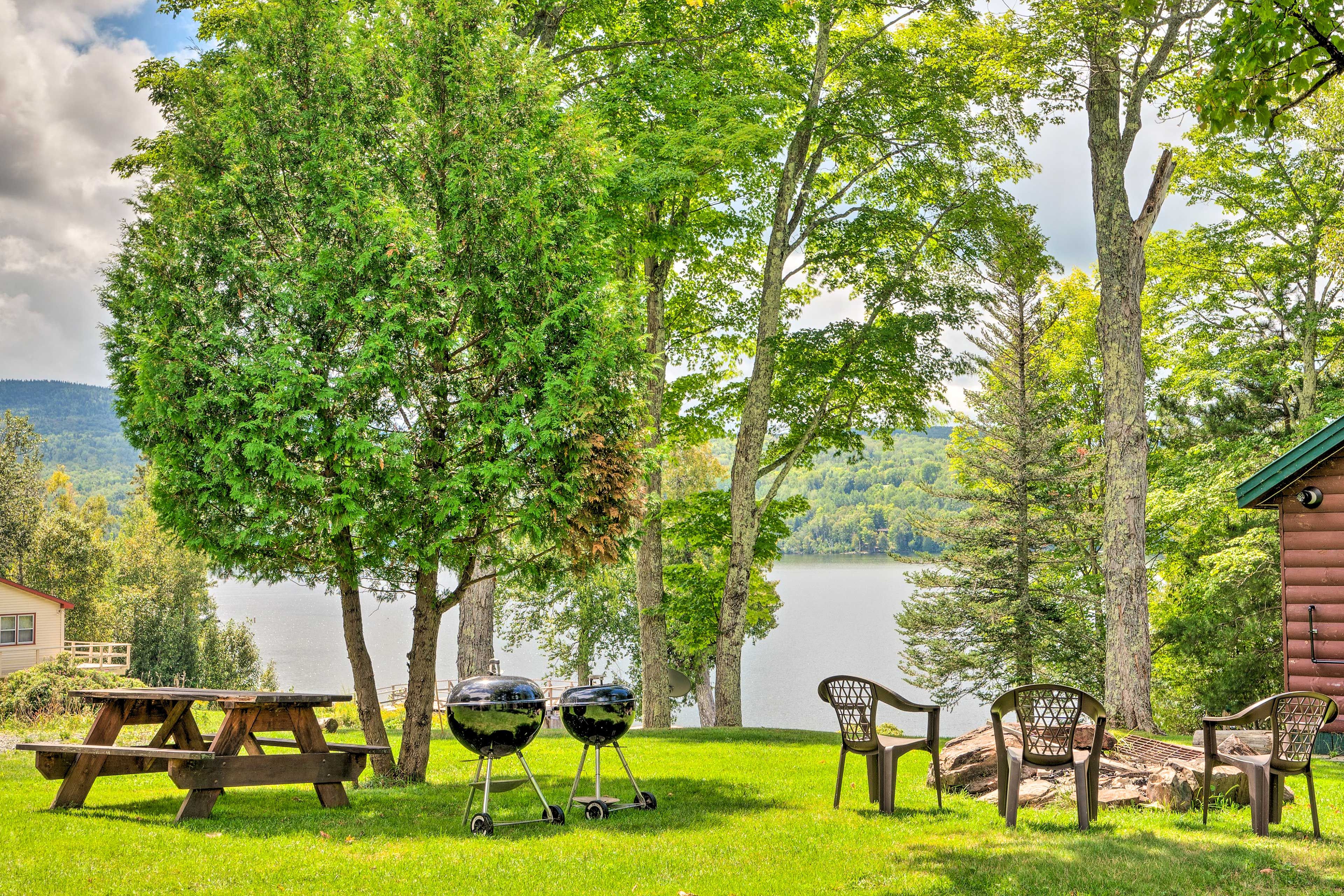 Yard Area | Fire Pit | Charcoal Grills (Charcoal Not Provided) | Picnic Table