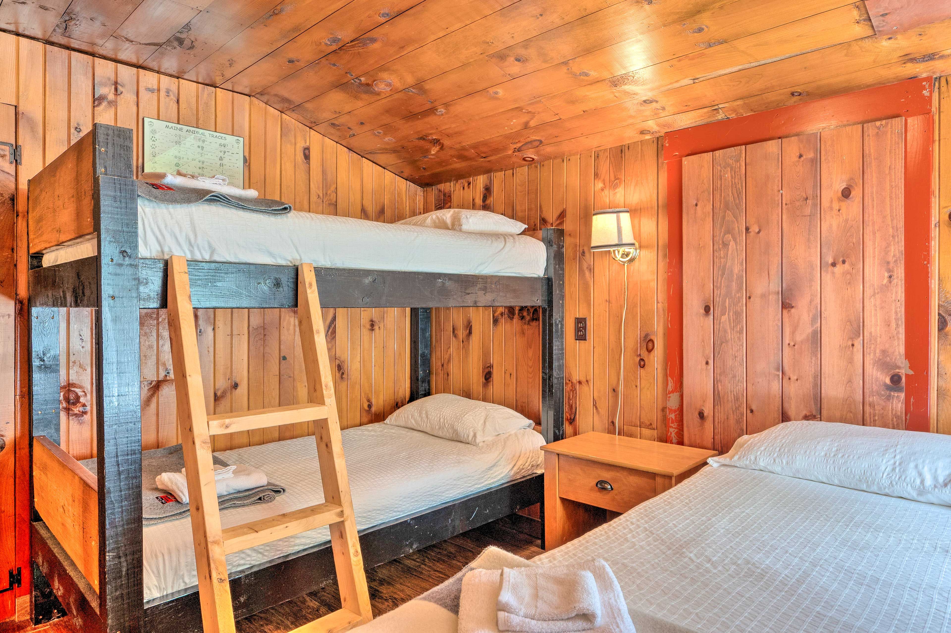 Bedroom 2 | Queen Bed | Twin Bunk Bed