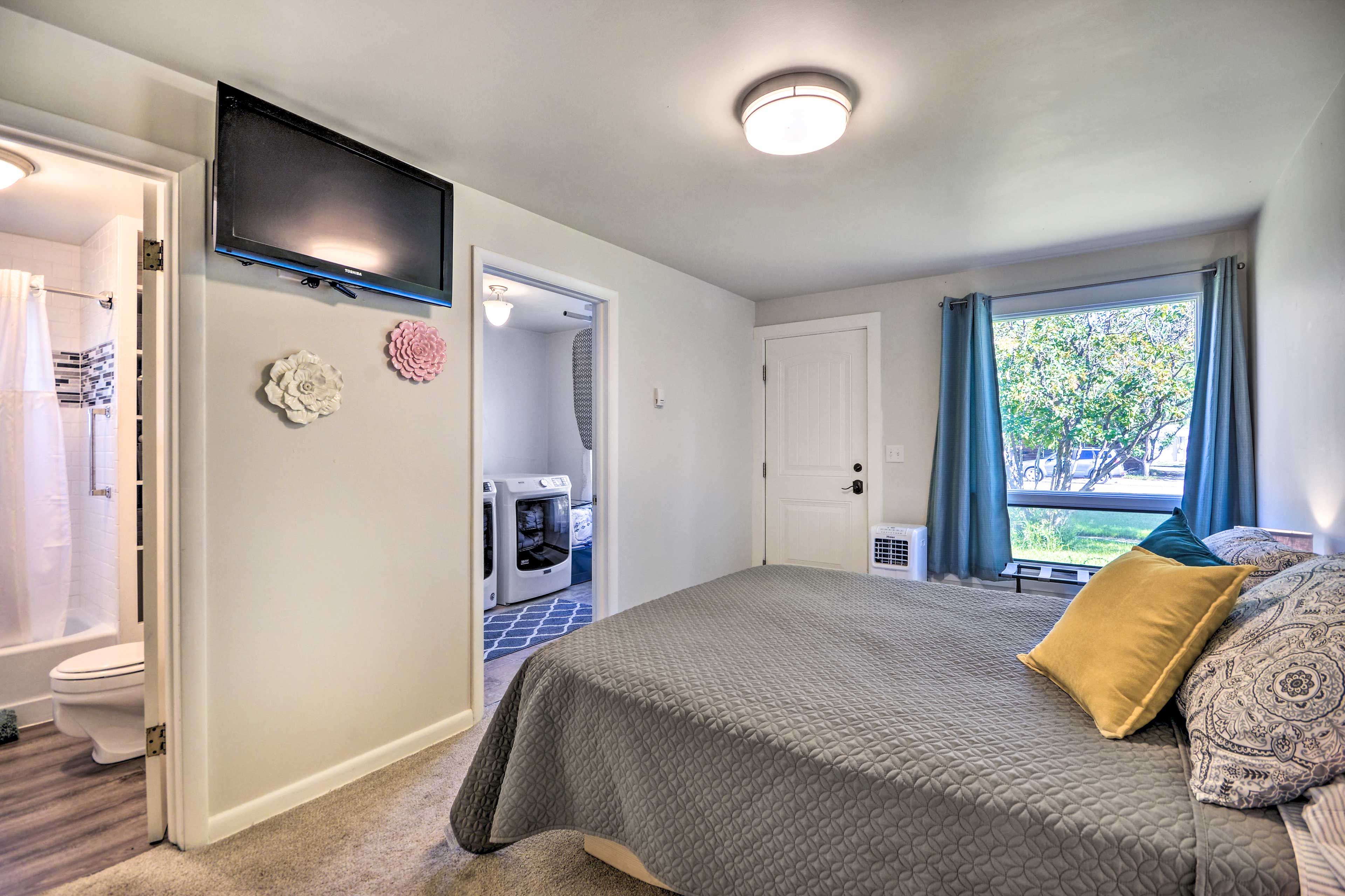 Bedroom 2 | Queen Bed