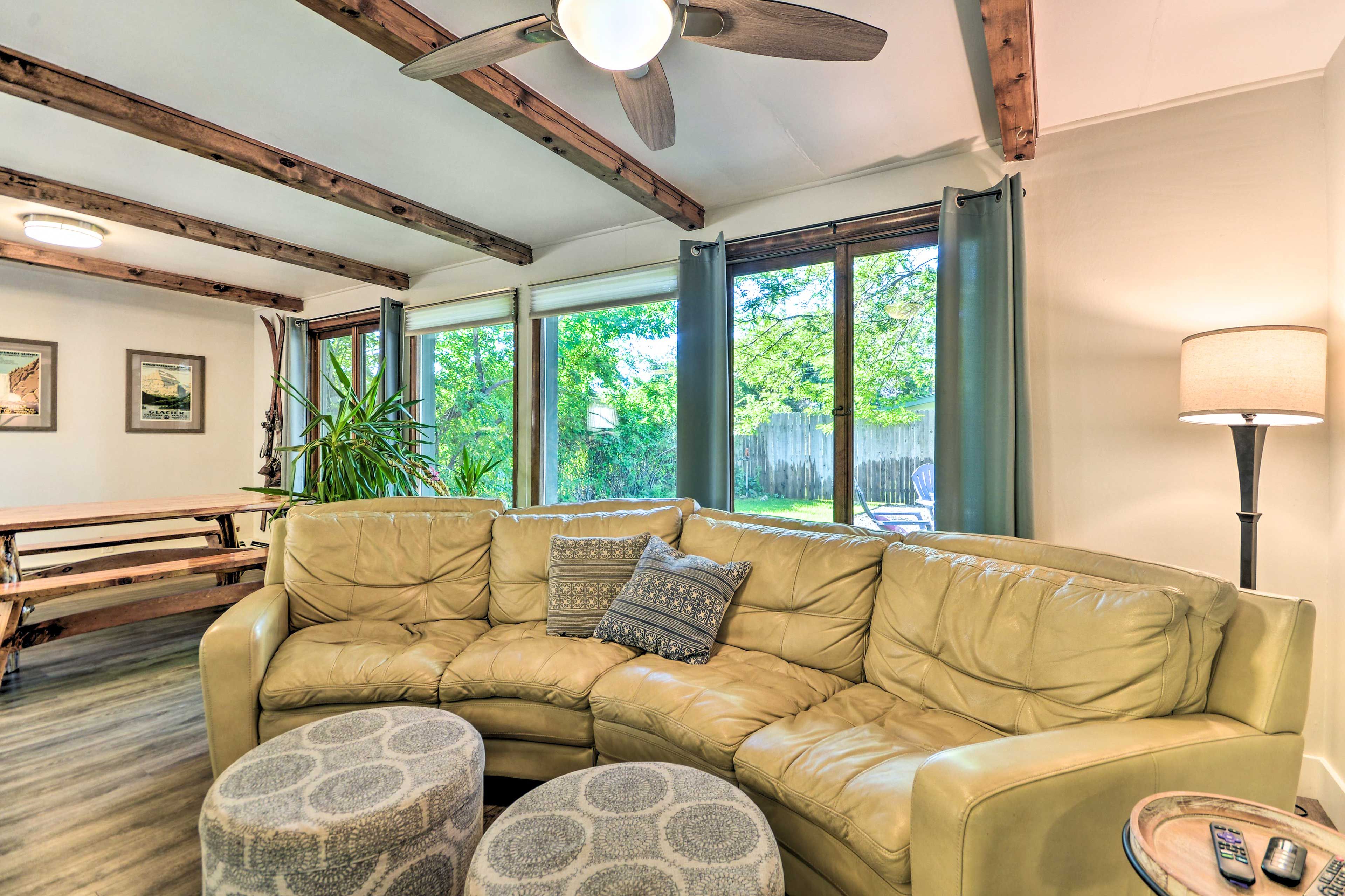 Living Room | Free WiFi | Smart TV | Window A/C Units