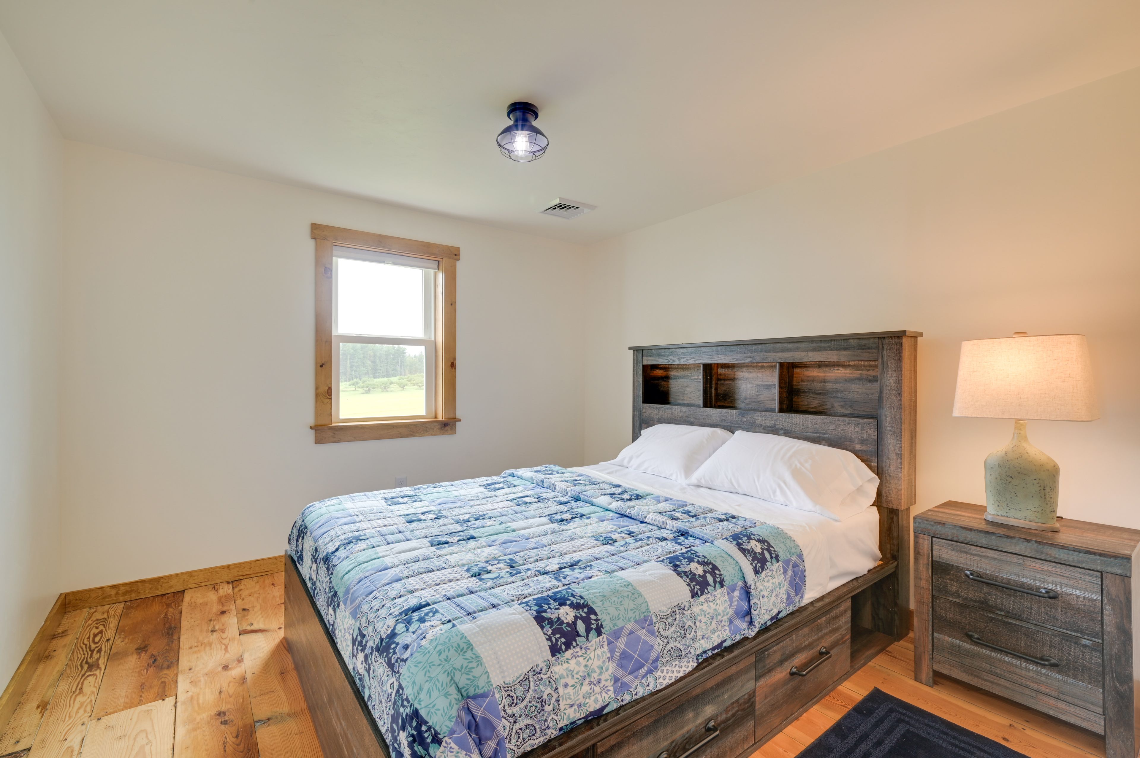 Bedroom 2 | Queen Bed | Free WiFi | 2nd Floor