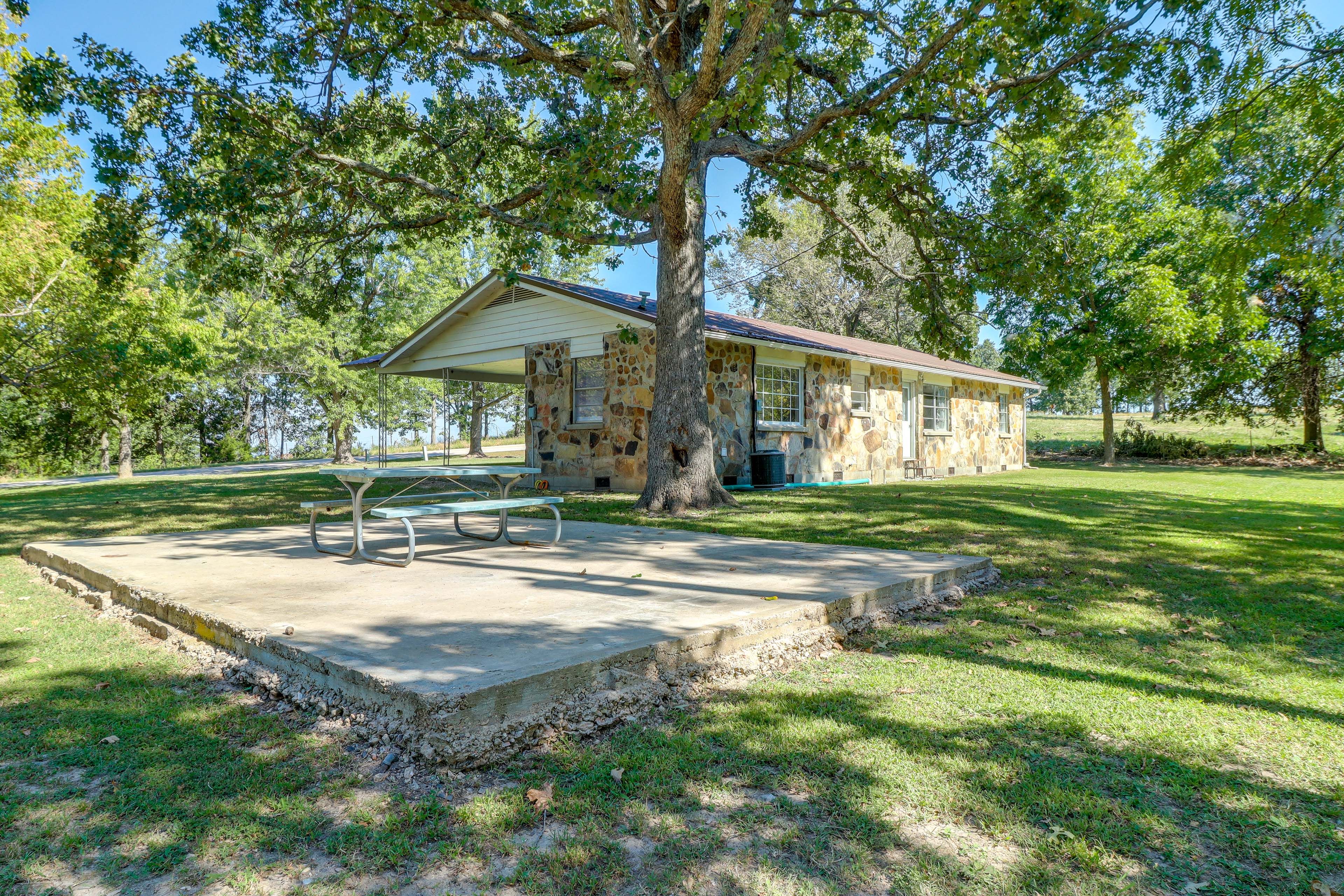 House Exterior | Patio | Picnic Table