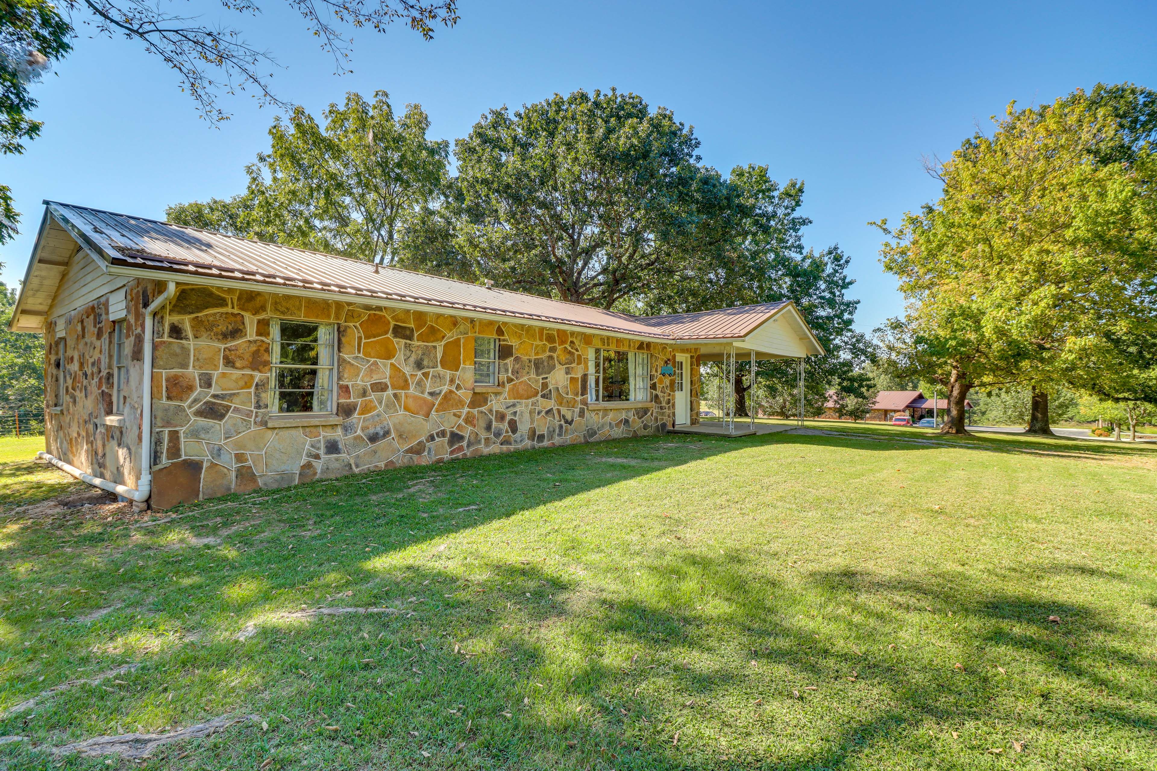 Parking | Carport (1 Vehicle) | Driveway (1 Vehicle) | Trailer Parking Available