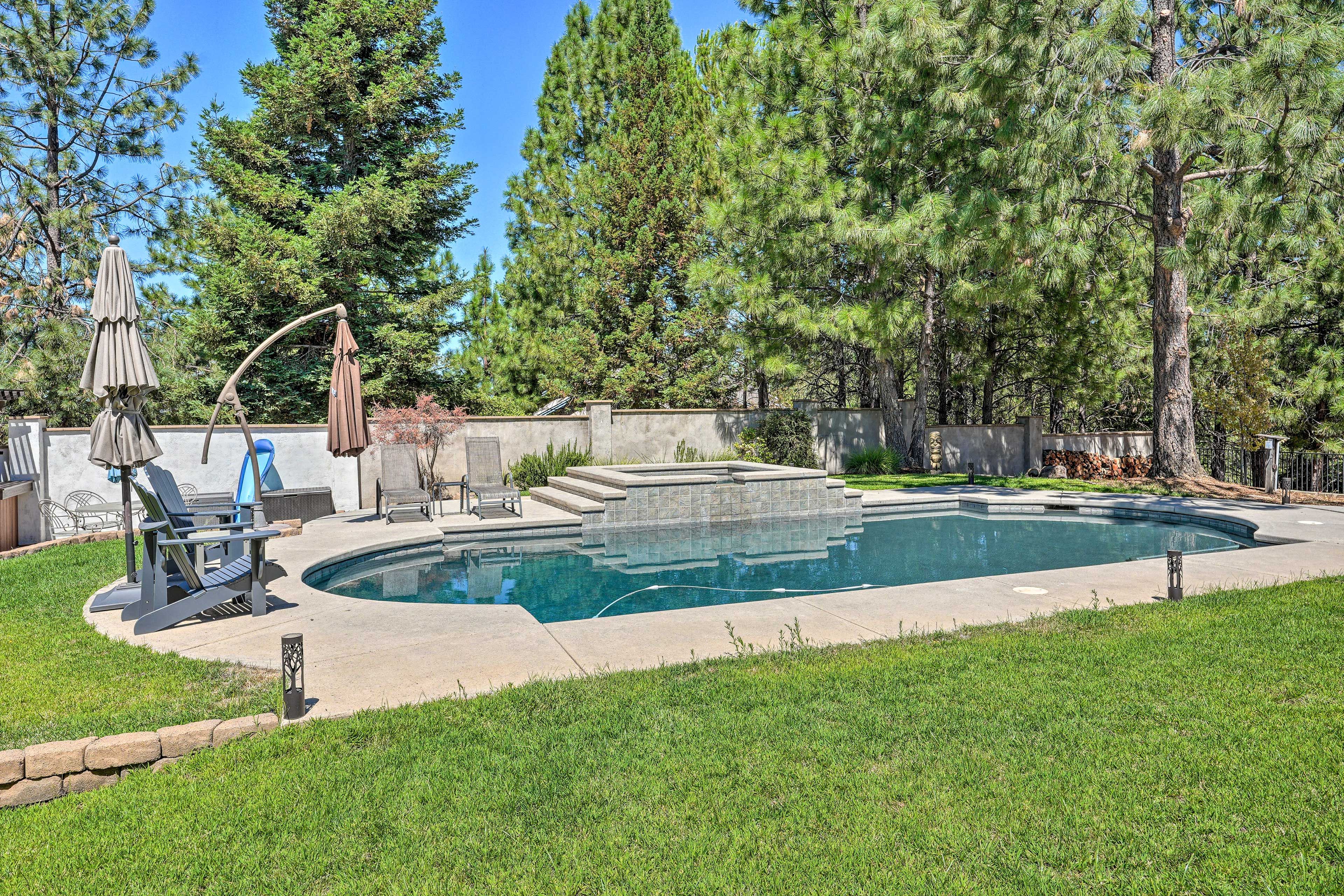 Pool Area | Outdoor Seating & Dining | Pool Toys | Sun Umbrellas