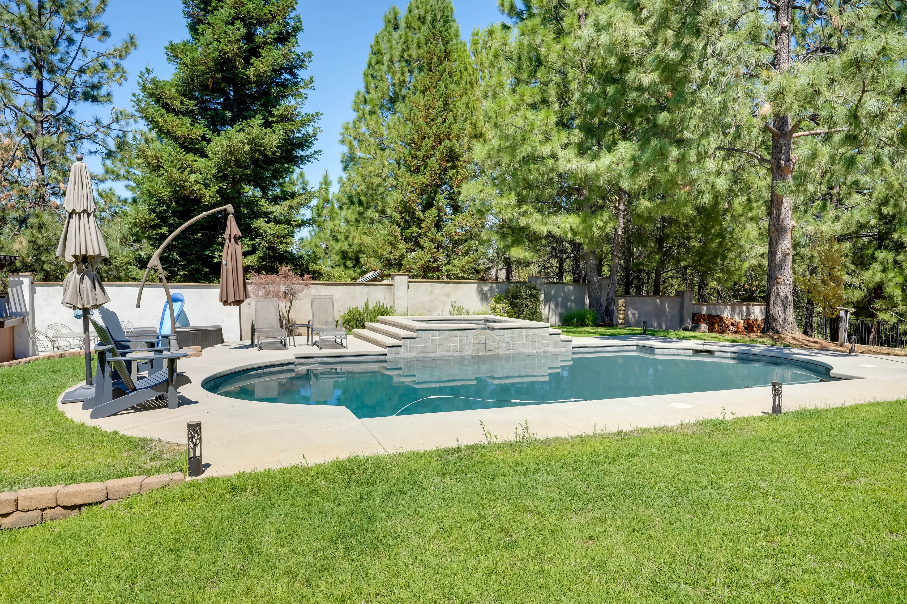 Pool Area | Outdoor Seating & Dining | Pool Toys | Sun Umbrellas