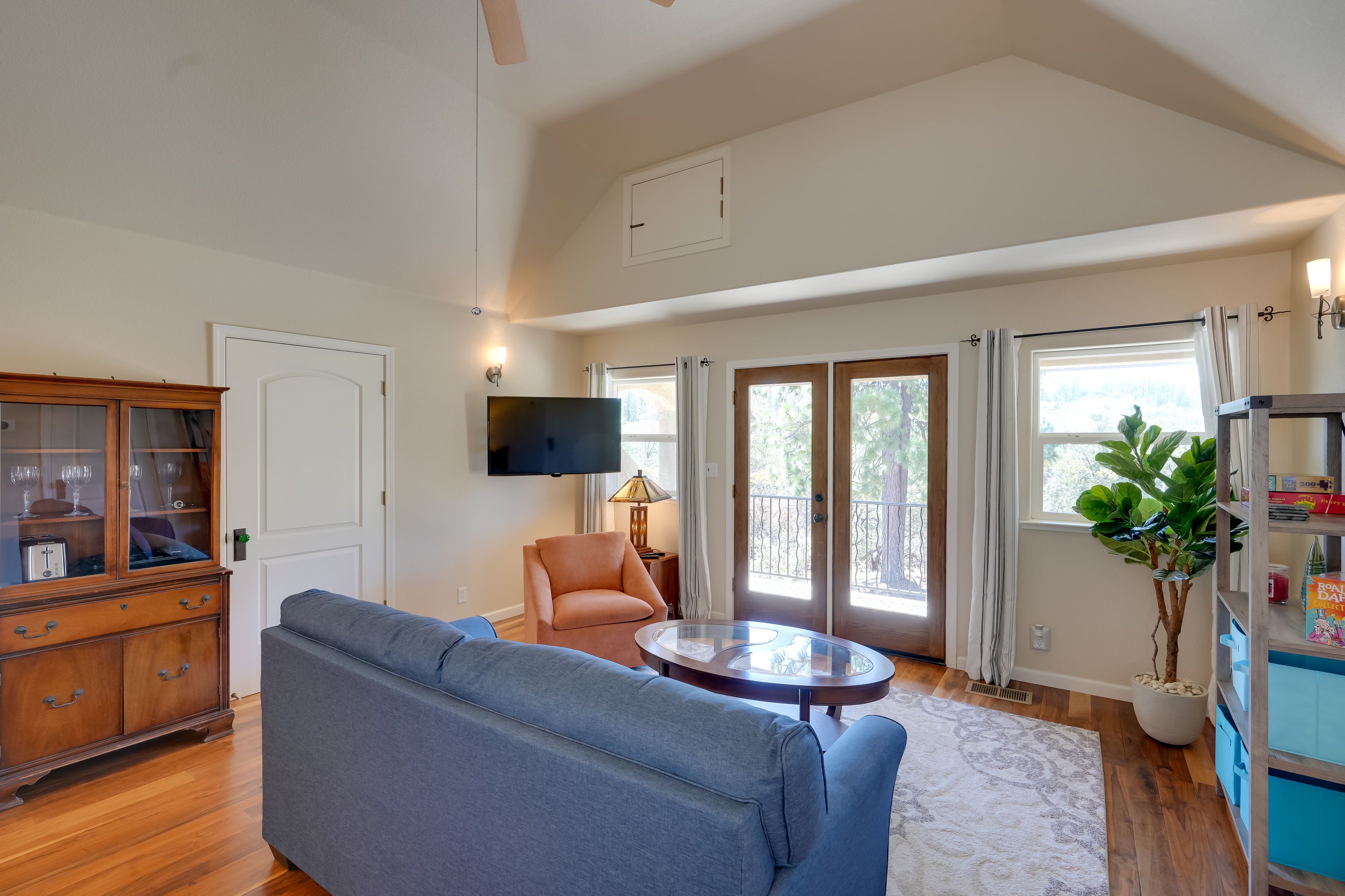 Colfax Vacation Rental | 2BR | 1BR | 700 Sq Ft | Stairs Required for Access